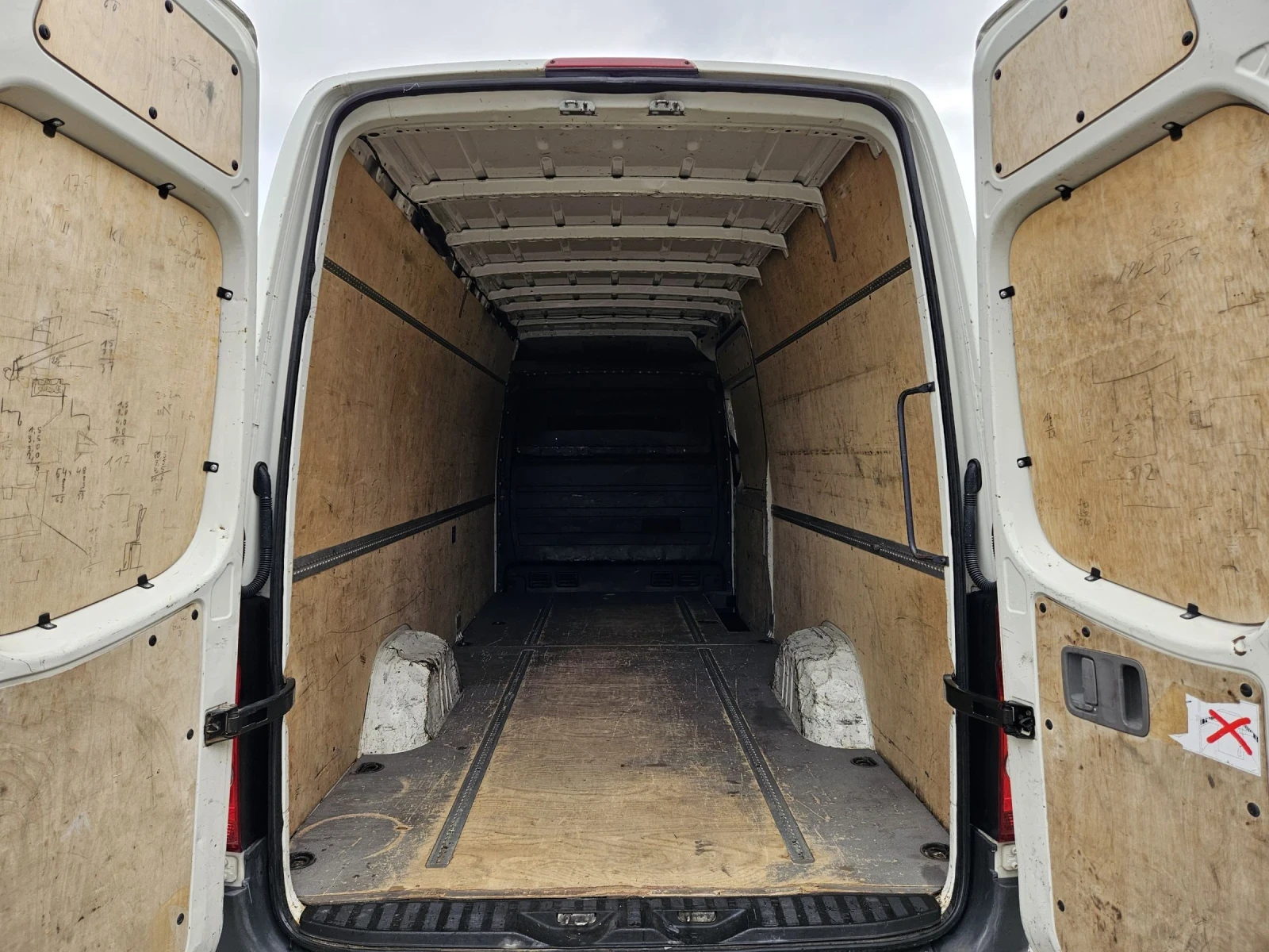 VW Crafter 2.5TDI-136кс= ДЪЛГА БАЗА= КЛИМАТРОНИК= 6СКОРОСТИ - изображение 10