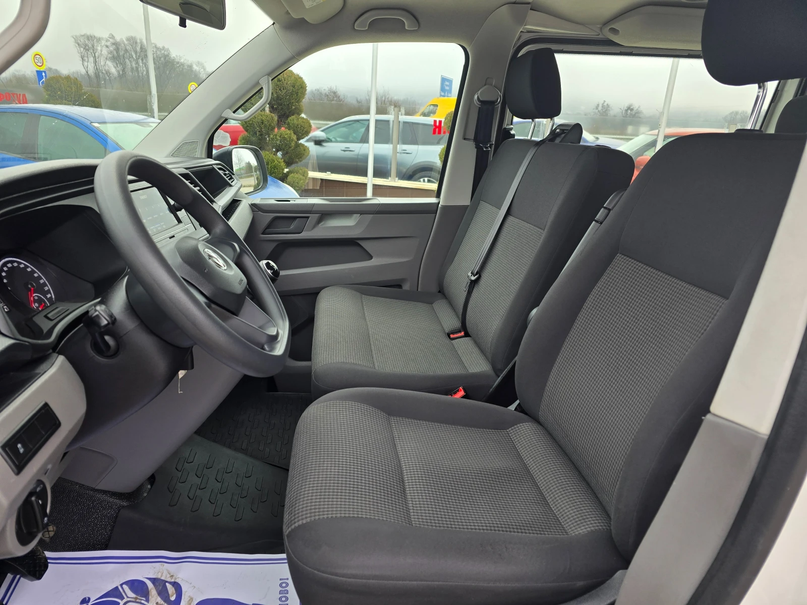 VW Transporter 2.0 TDI 110кс 8+ 1МЕСТА РЕАЛНИ КИЛОМЕТРИ ДЪЛГА БАЗ, снимка 16 - Бусове и автобуси - 53791650