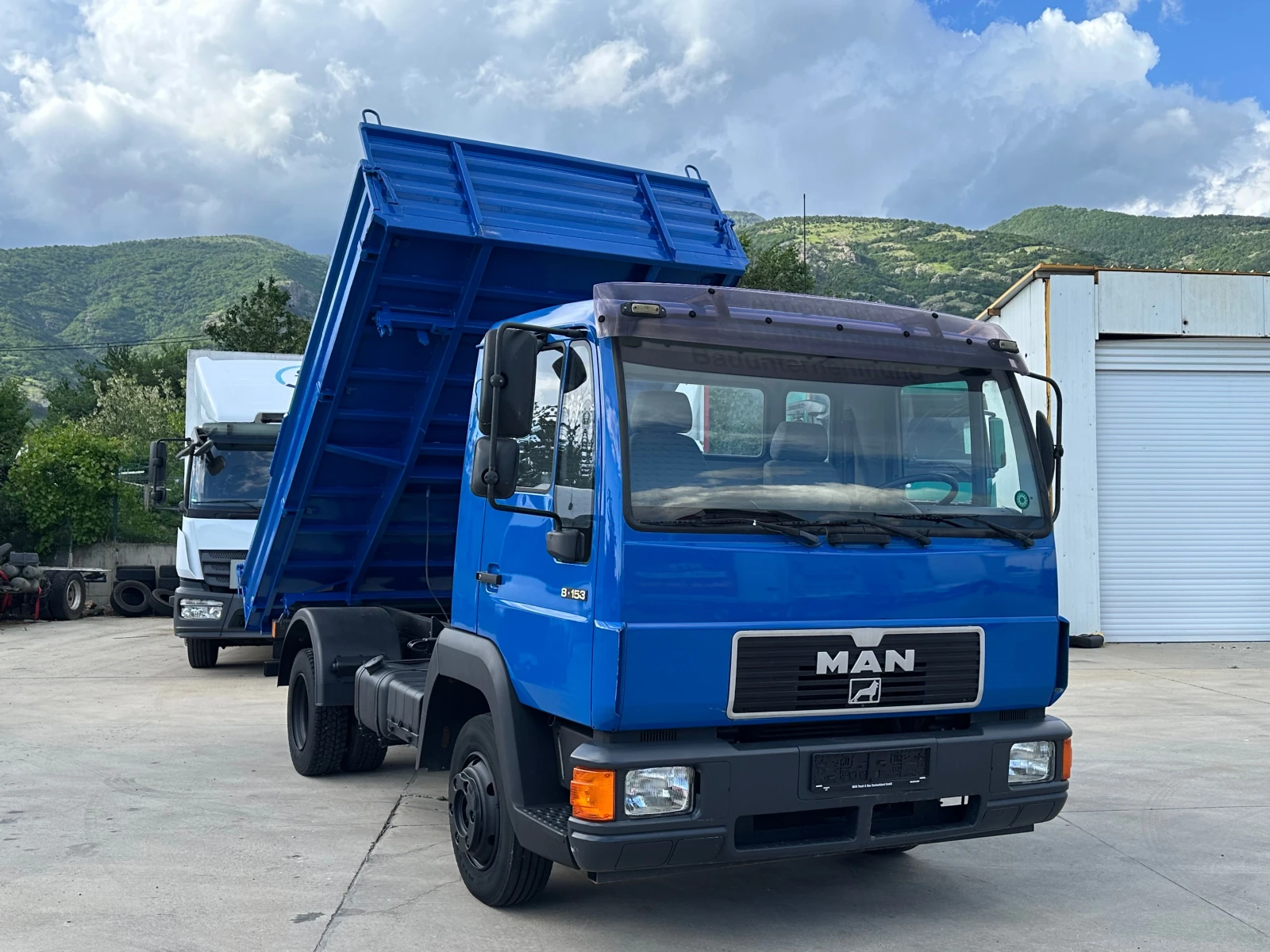 Man 8.153 ТРИСТРАНЕН САМОСВАЛ , 234.000 км , ТОП !!! , снимка 2 - Камиони - 54357602