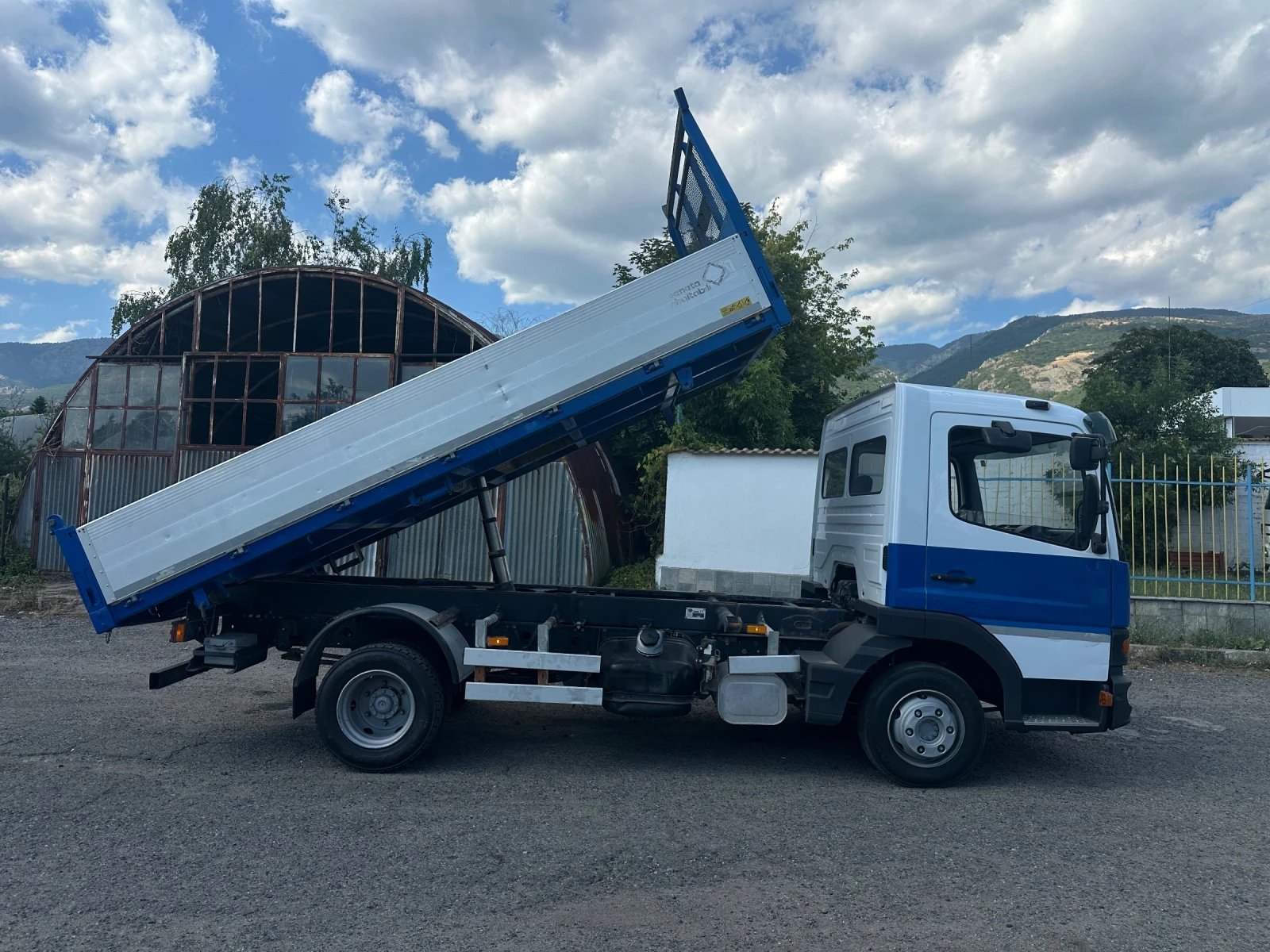 Mercedes-Benz Atego 818* Климатик* 4.50м.* Тристранен самосвал, снимка 3 - Камиони - 55465210