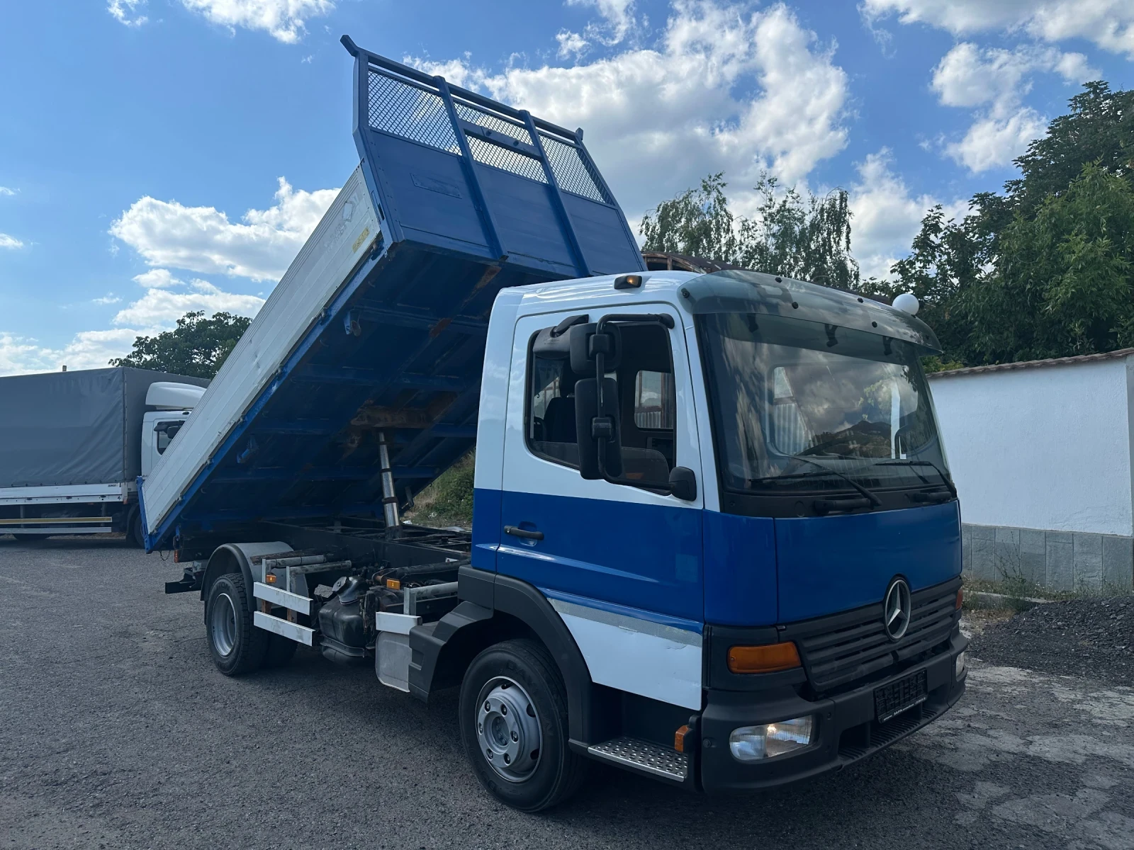 Mercedes-Benz Atego 818* Климатик* 4.50м.* Тристранен самосвал, снимка 2 - Камиони - 55465210
