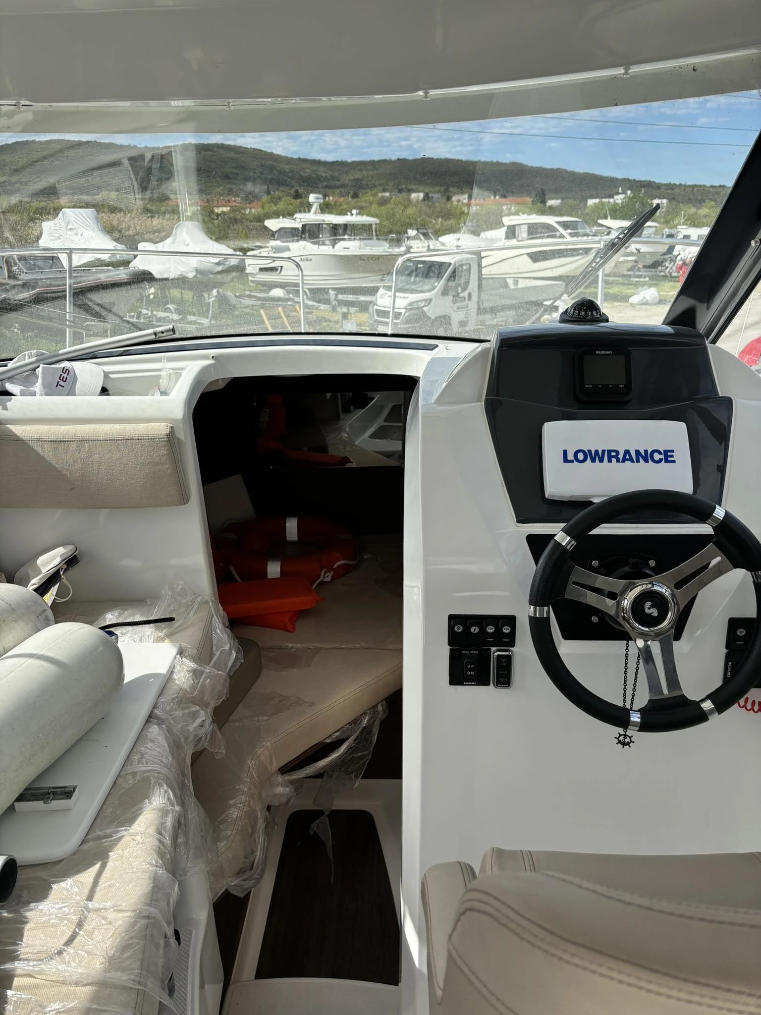 Моторна яхта Beneteau Antares 7.80 - изображение 9