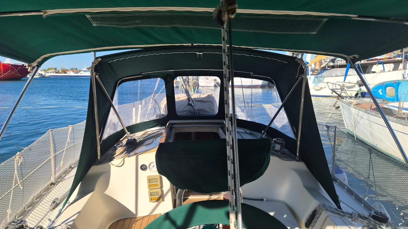 ���������� ����� Beneteau Oceanis 320 | Mobile.bg � ����������� 14