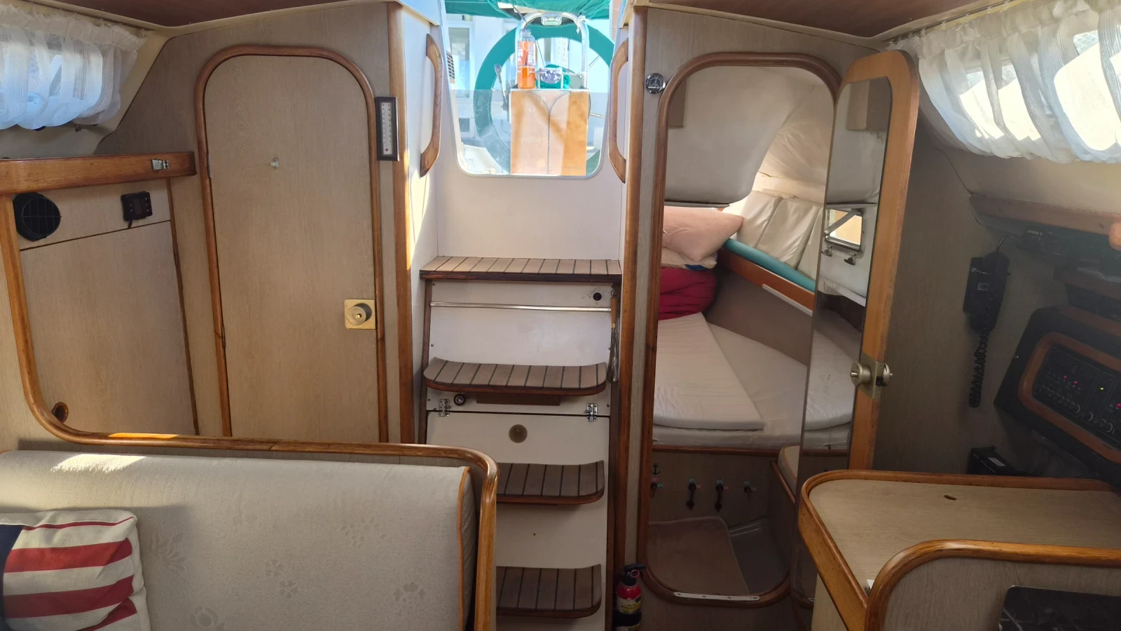 ���������� ����� Beneteau Oceanis 320 | Mobile.bg � ����������� 8