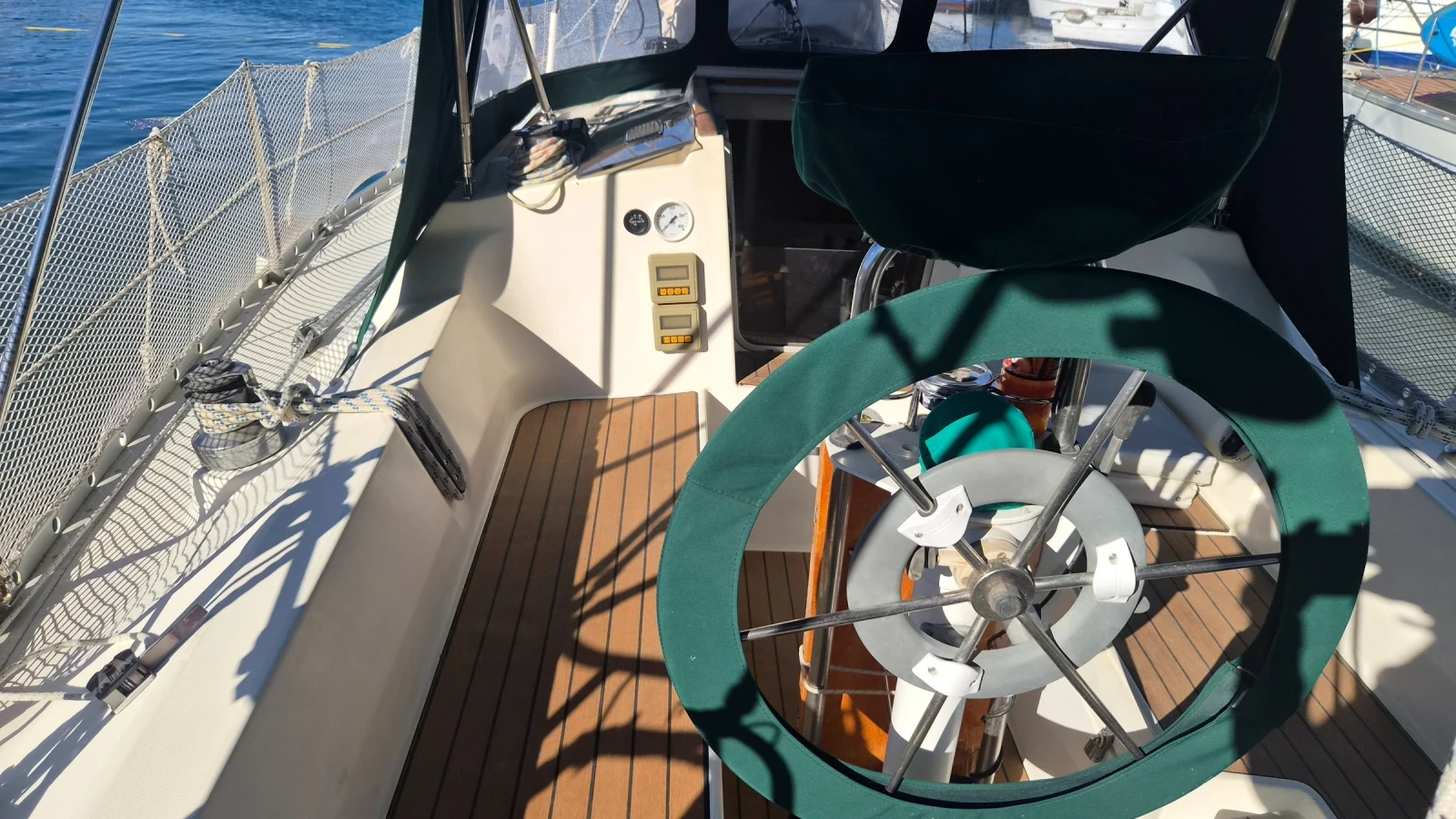 ���������� ����� Beneteau Oceanis 320 | Mobile.bg � ����������� 6