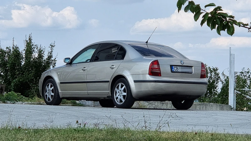 Skoda Superb 1.9 TDI, снимка 2 - Автомобили и джипове - 49093202