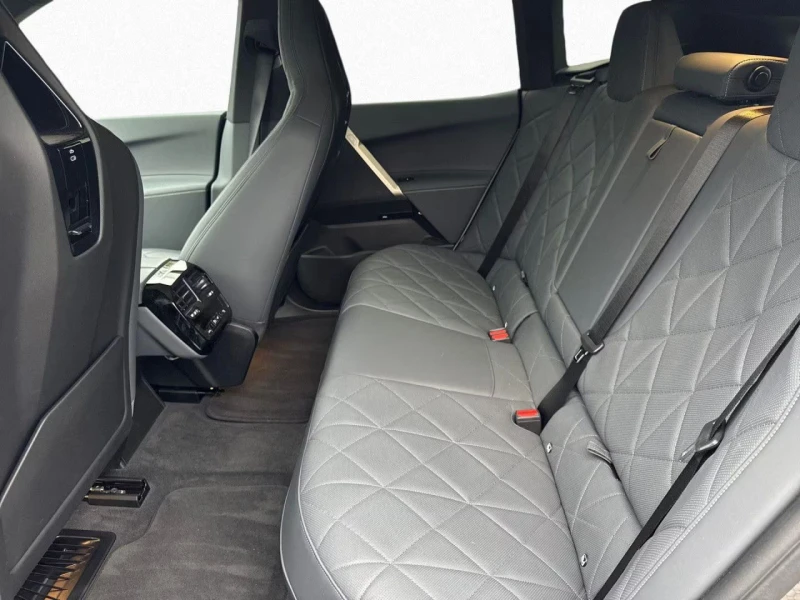 BMW iX xDrive40/326HP/PANO/HUD/LASER/360/NAVI/766g, снимка 12 - Автомобили и джипове - 53381733