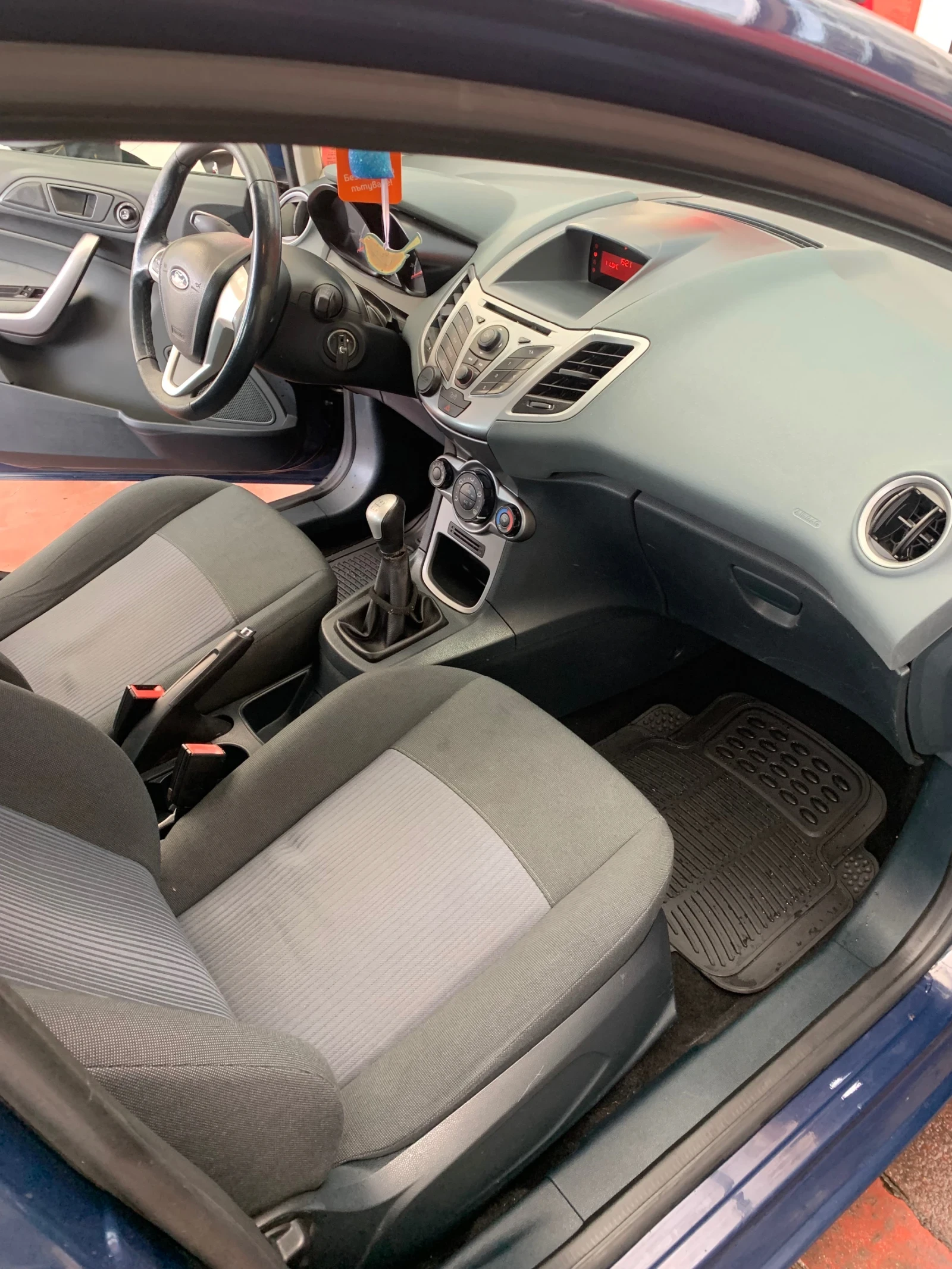 Ford Fiesta 1.25 / 82hp / Климатик / МотоПфое - изображение 7