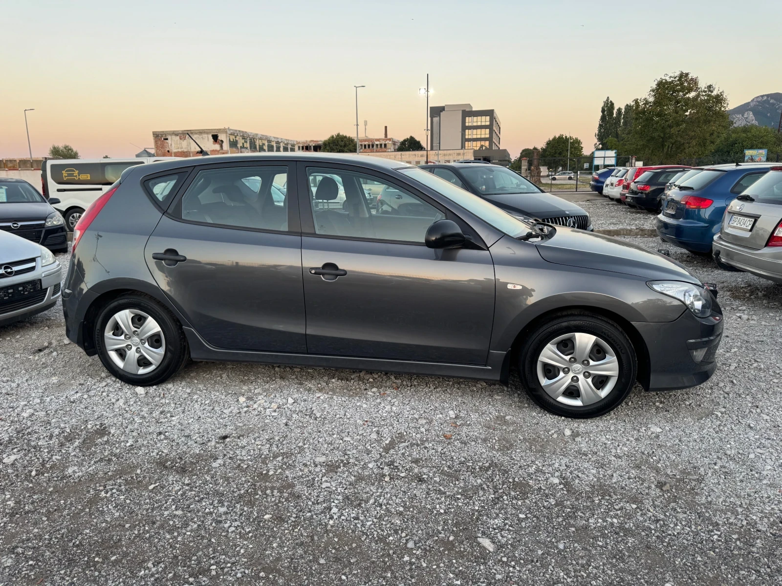 Hyundai I30 1.4i KLIMA 143000km. - изображение 3