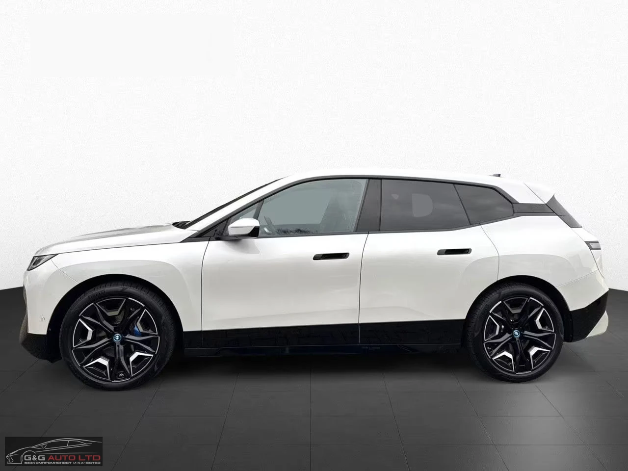 BMW iX xDrive40/326HP/PANO/HUD/LASER/360/NAVI/766g - изображение 5