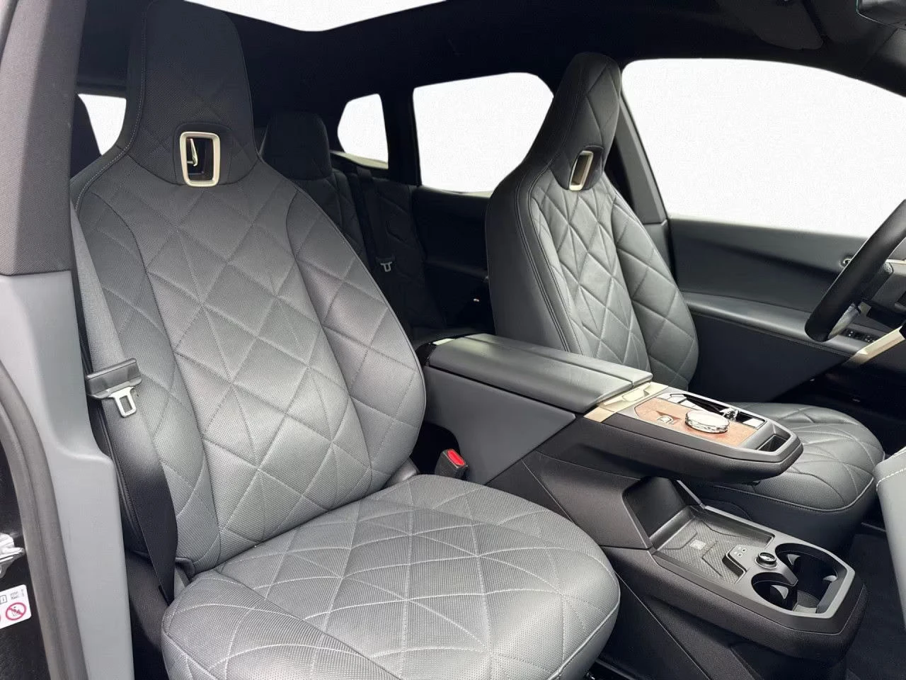 BMW iX xDrive40/326HP/PANO/HUD/LASER/360/NAVI/766g - изображение 10