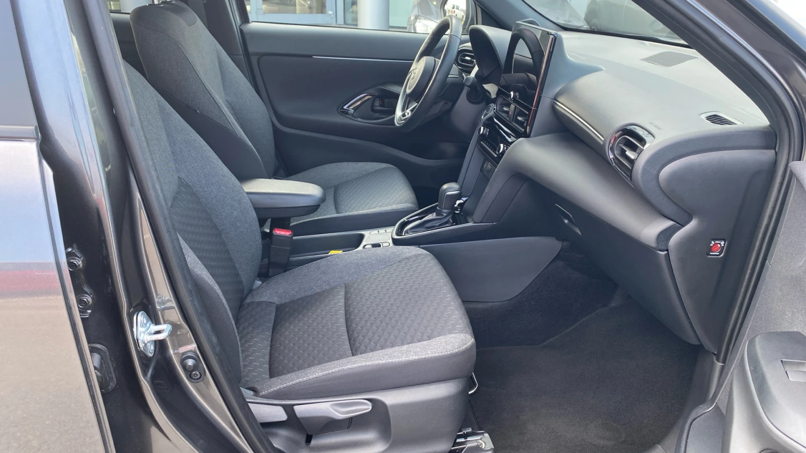 Toyota Yaris Cross 1.5 HEV, Teamplayer, снимка 8 - Автомобили и джипове - 53737354