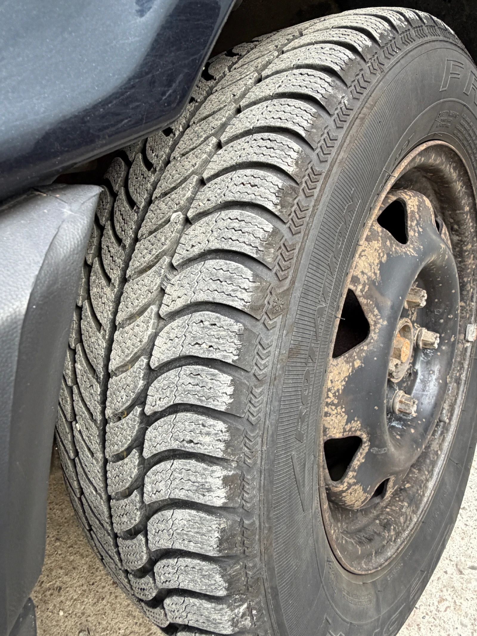 Audi 80 1.8 Газ, снимка 9 - Автомобили и джипове - 53760191