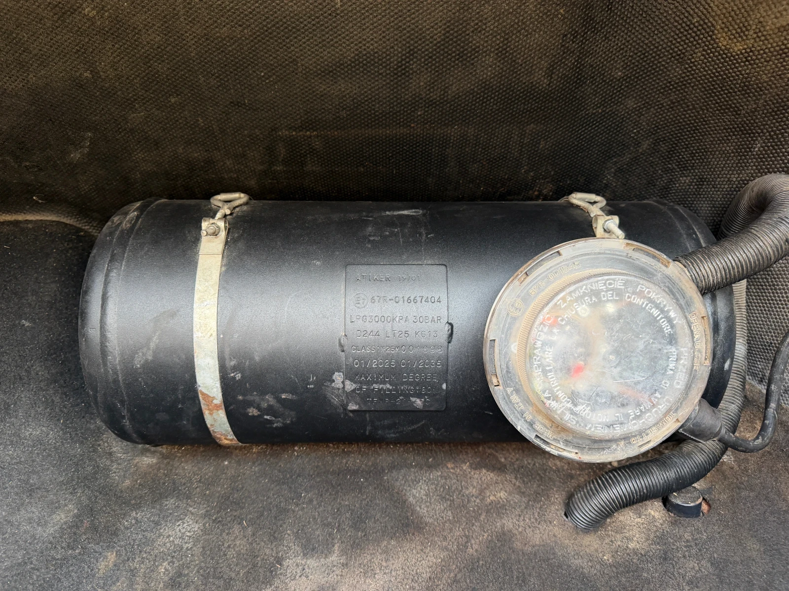 Audi 80 1.8 Газ, снимка 11 - Автомобили и джипове - 53760191