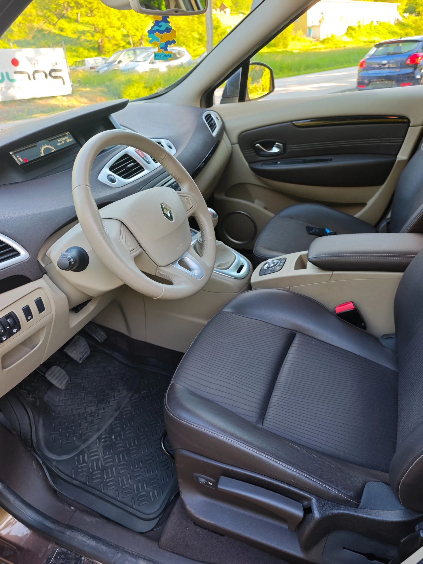Renault Grand scenic 1.4I КАТО НОВ , снимка 9 - Автомобили и джипове - 54778380