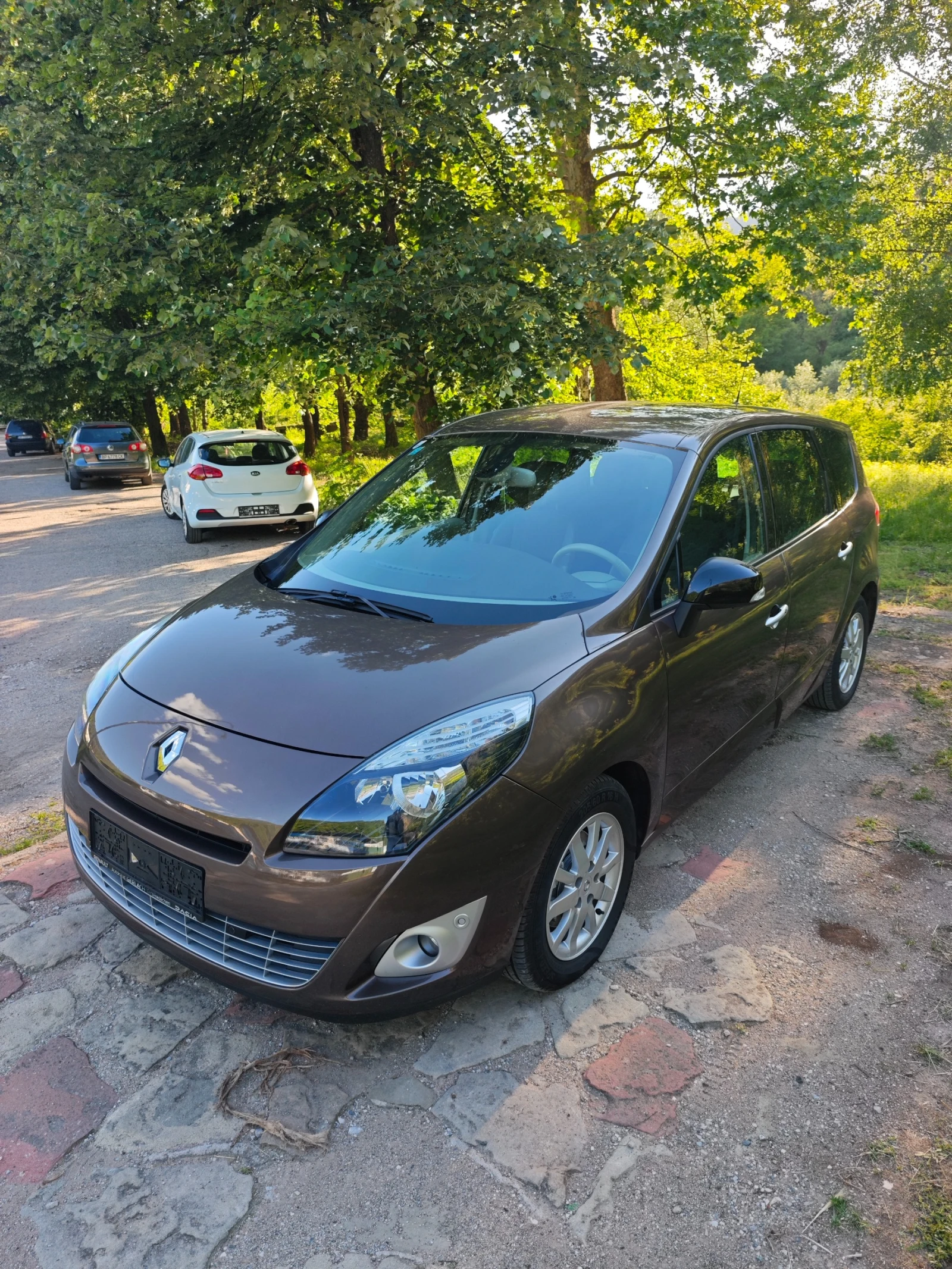 Renault Grand scenic 1.4I КАТО НОВ , снимка 13 - Автомобили и джипове - 54778380