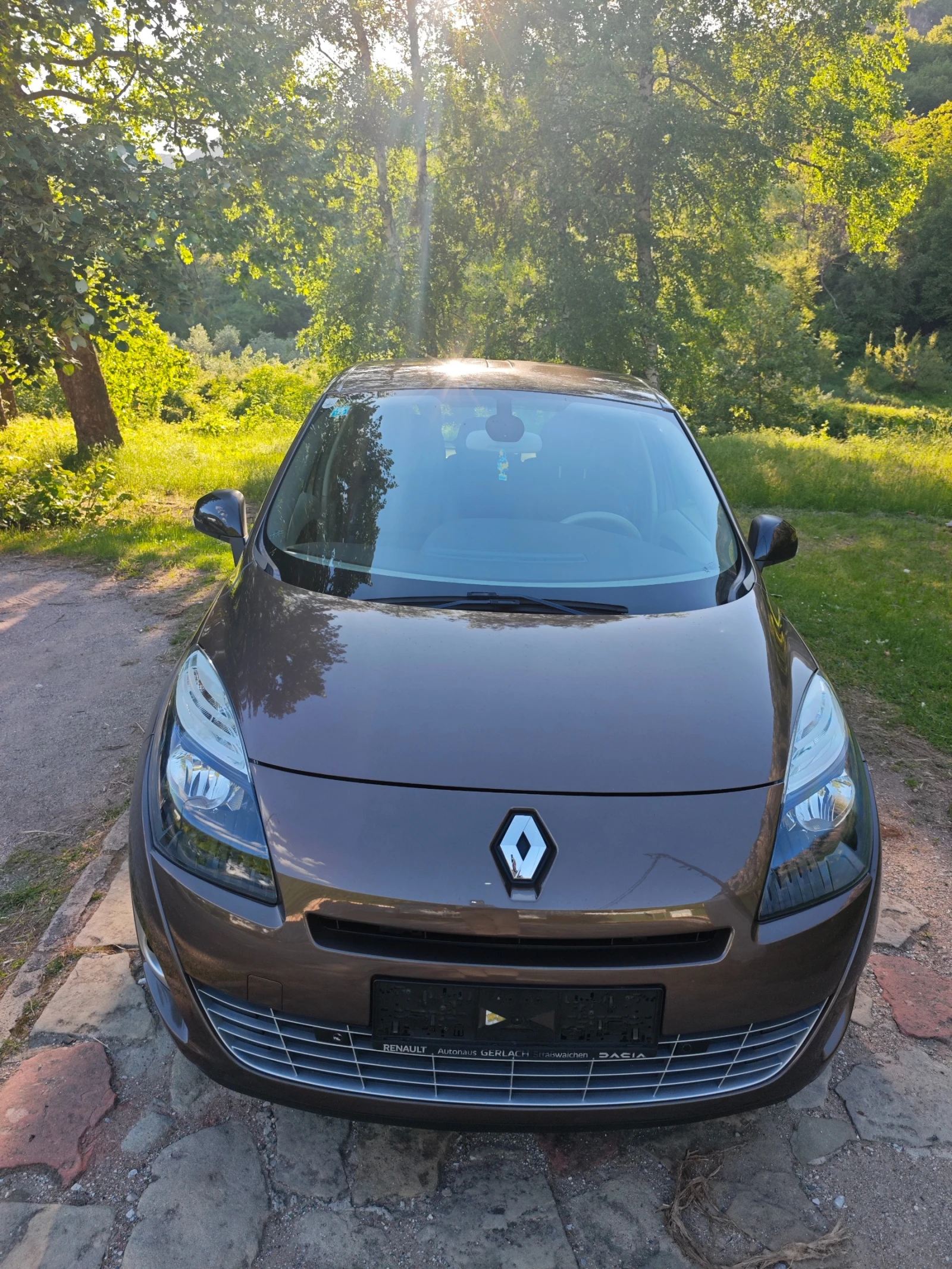 Renault Grand scenic 1.4I КАТО НОВ , снимка 12 - Автомобили и джипове - 54778380