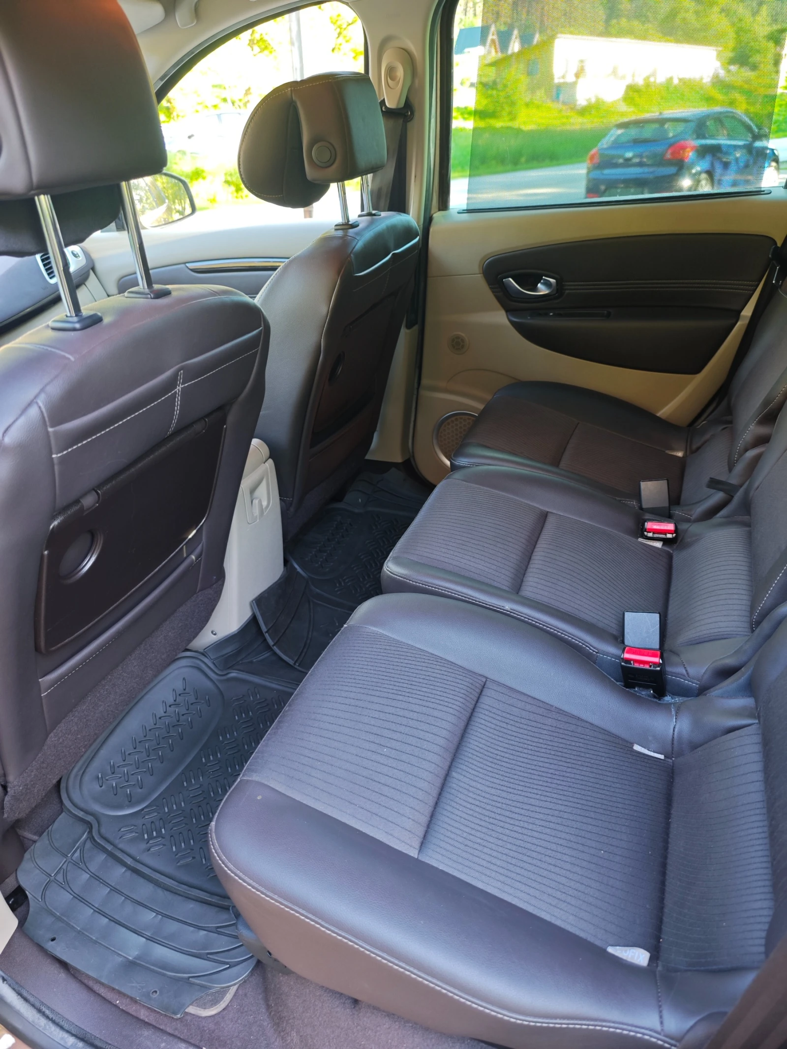 Renault Grand scenic 1.4I КАТО НОВ , снимка 7 - Автомобили и джипове - 54778380