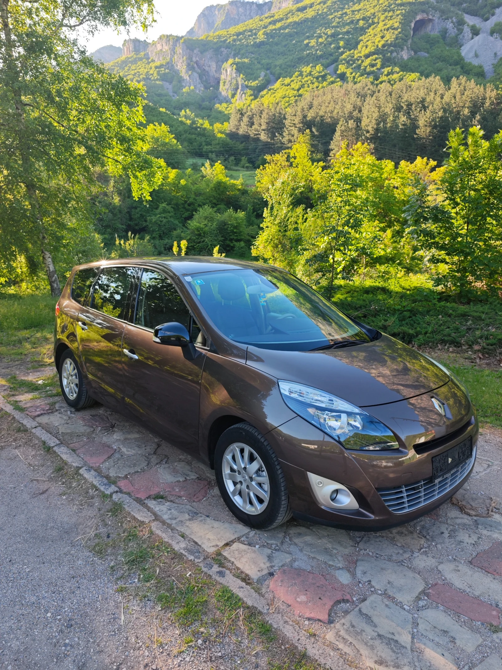 Renault Grand scenic 1.4I КАТО НОВ , снимка 14 - Автомобили и джипове - 54778380