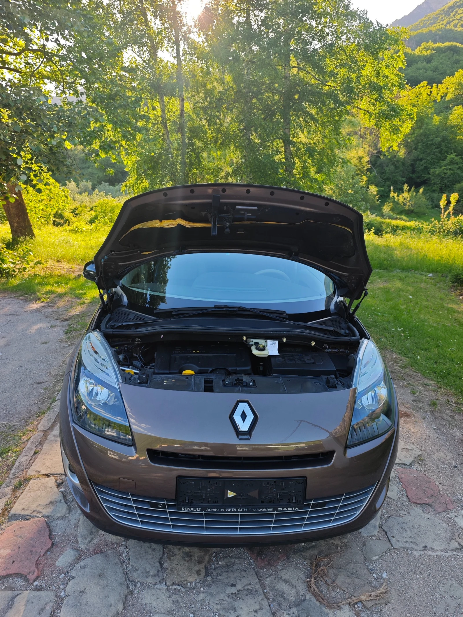 Renault Grand scenic 1.4I КАТО НОВ , снимка 11 - Автомобили и джипове - 54778380
