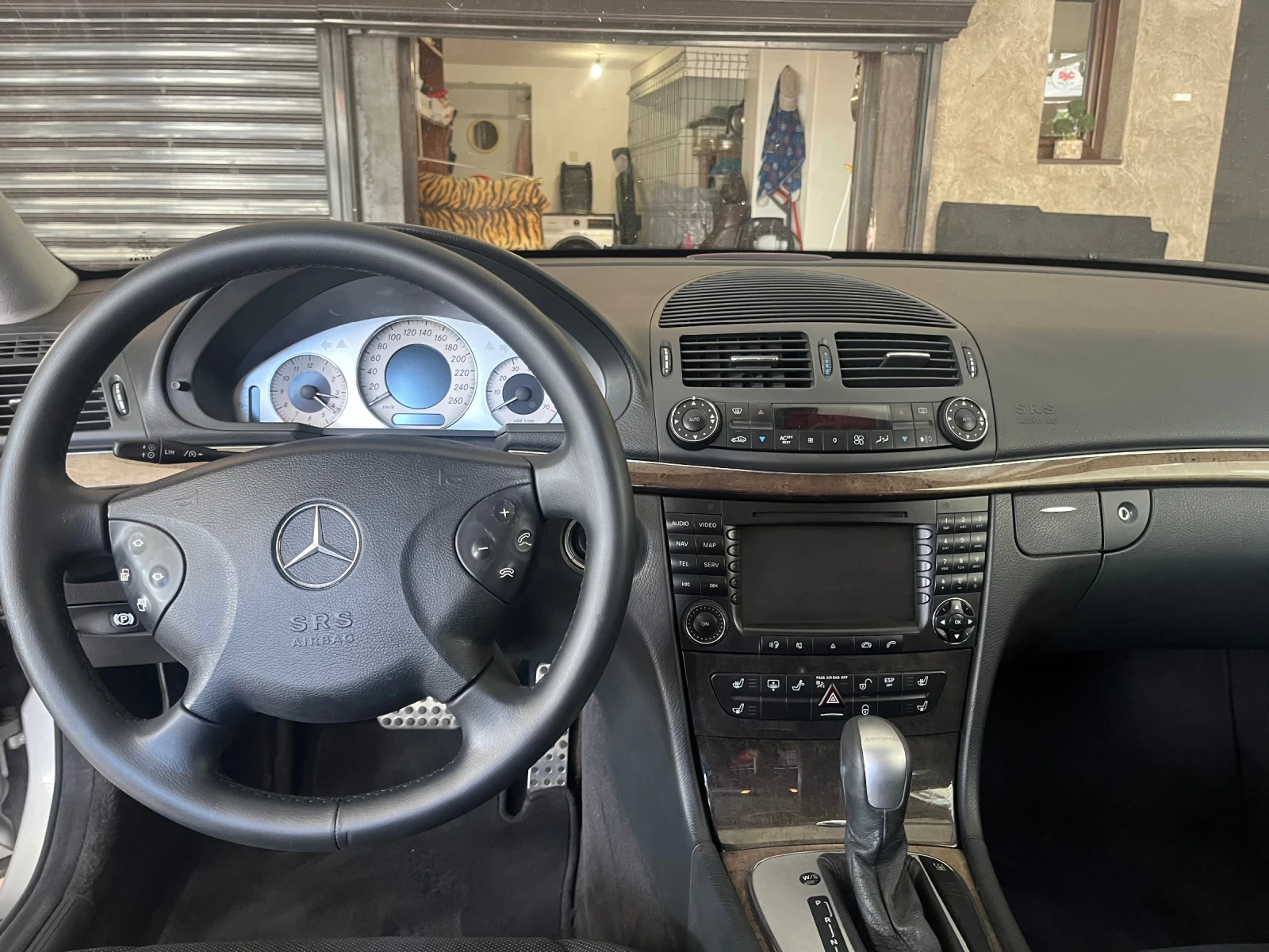 Mercedes-Benz E 320, снимка 5 - Автомобили и джипове - 54895768
