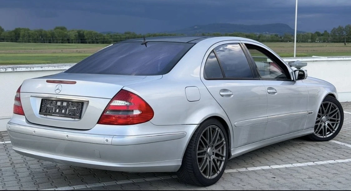 Mercedes-Benz E 320, снимка 3 - Автомобили и джипове - 54895768