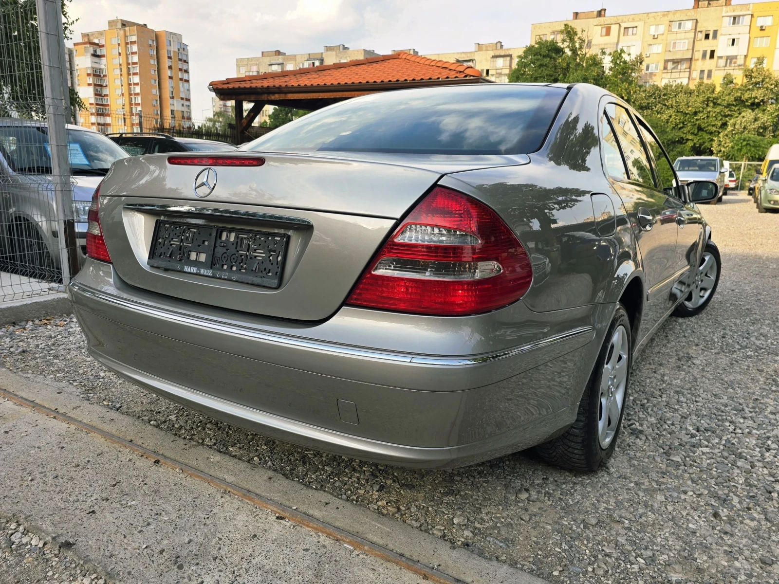 Mercedes-Benz E 200 ELEGANCE SOLAR, снимка 3 - Автомобили и джипове - 55107856