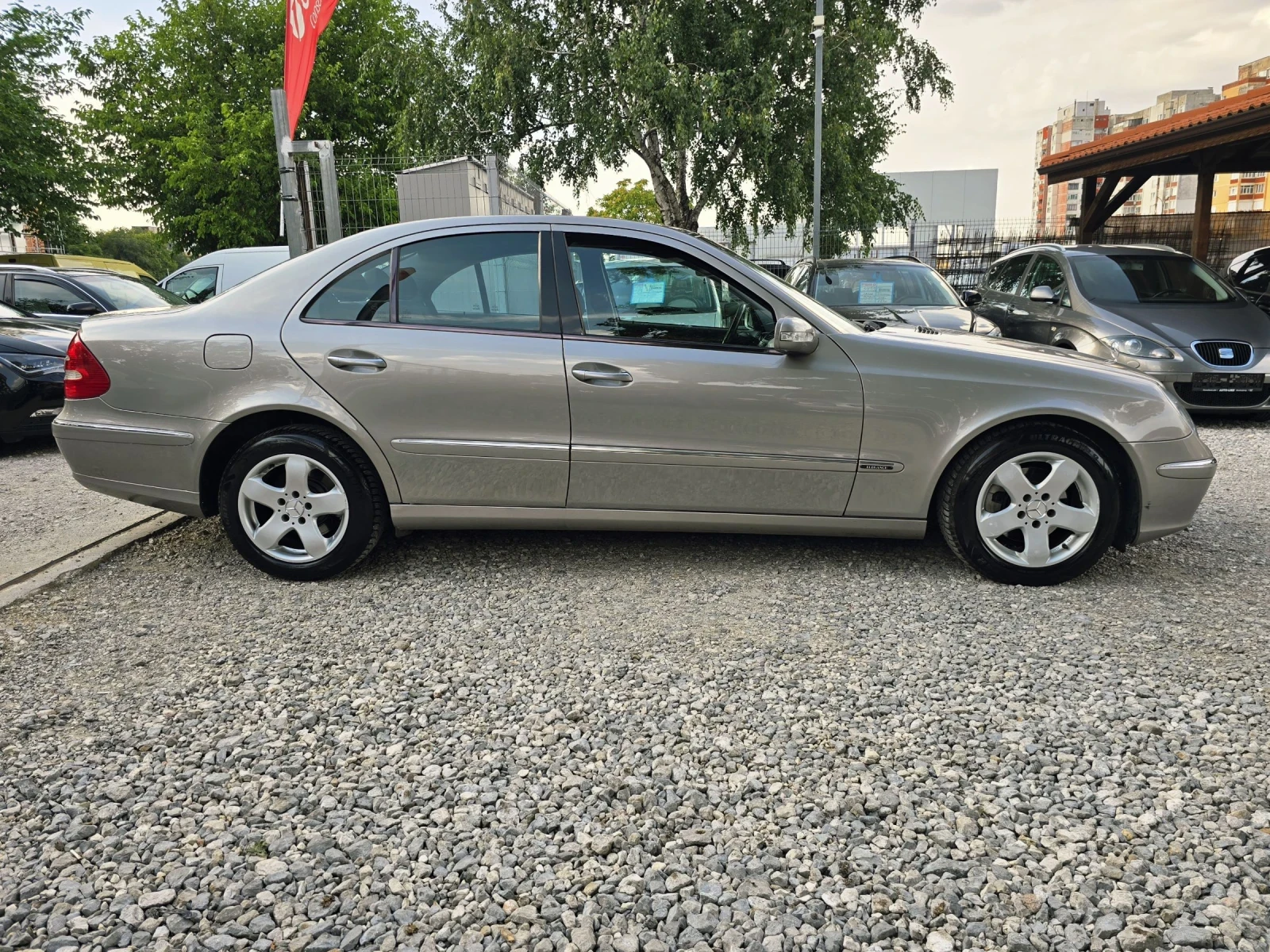 Mercedes-Benz E 200 ELEGANCE SOLAR, снимка 6 - Автомобили и джипове - 55107856