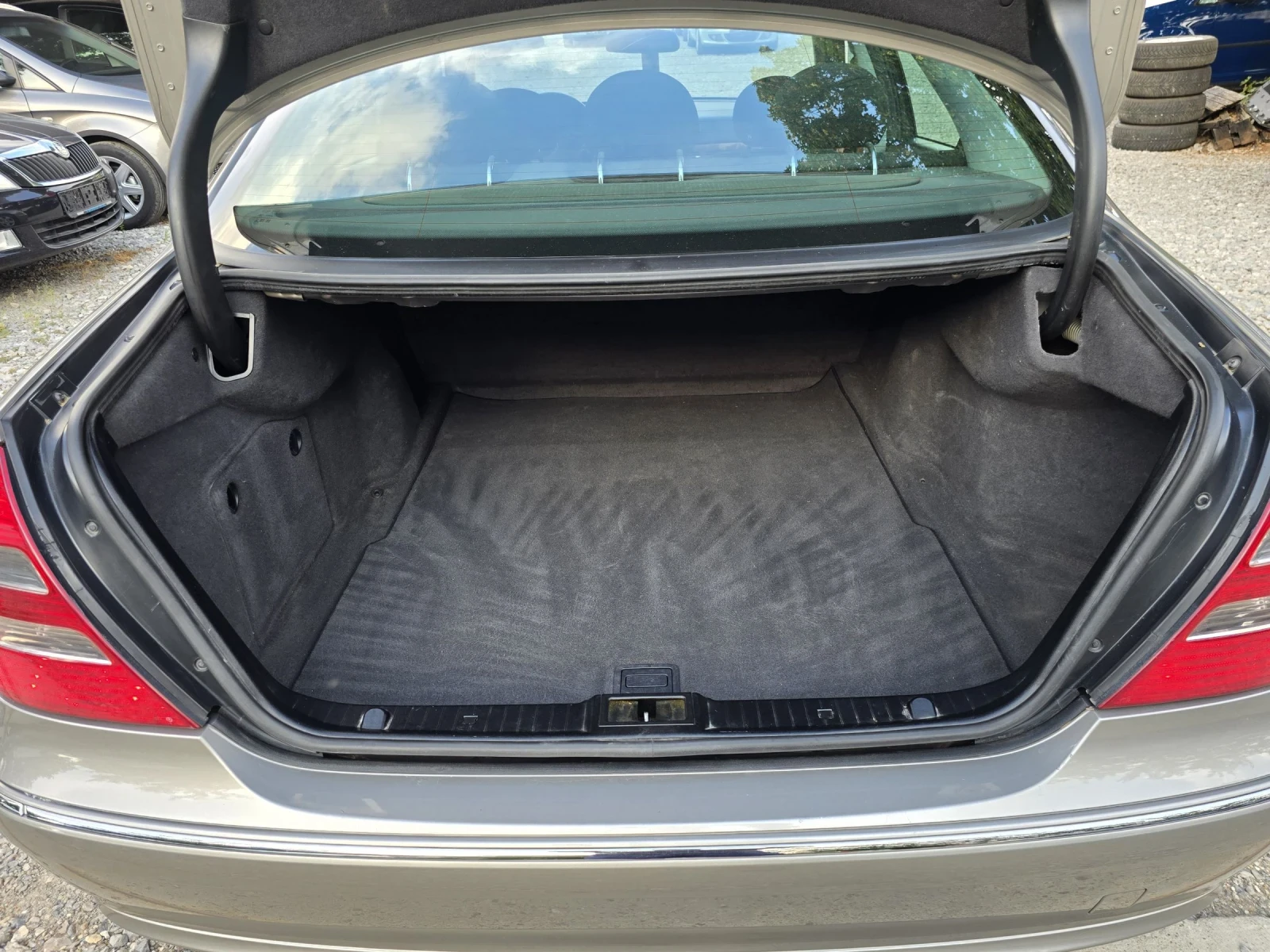 Mercedes-Benz E 200 ELEGANCE SOLAR, снимка 11 - Автомобили и джипове - 55107856