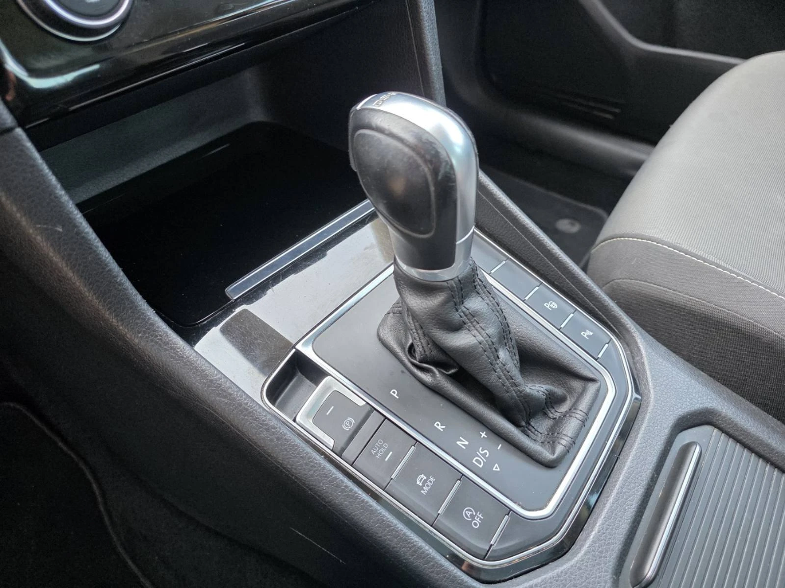 VW Sportsvan 2 TDI 150 k, снимка 16 - Автомобили и джипове - 55395935