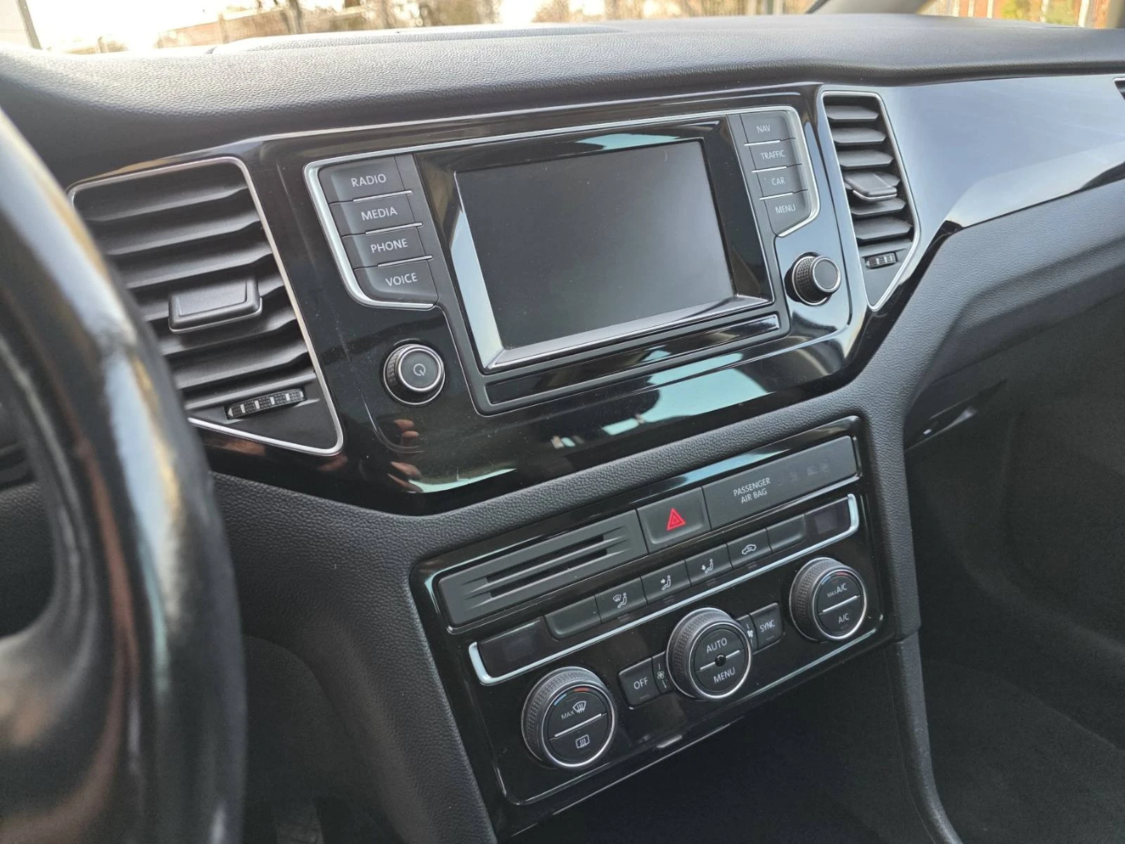 VW Sportsvan 2 TDI 150 k, снимка 13 - Автомобили и джипове - 55395935