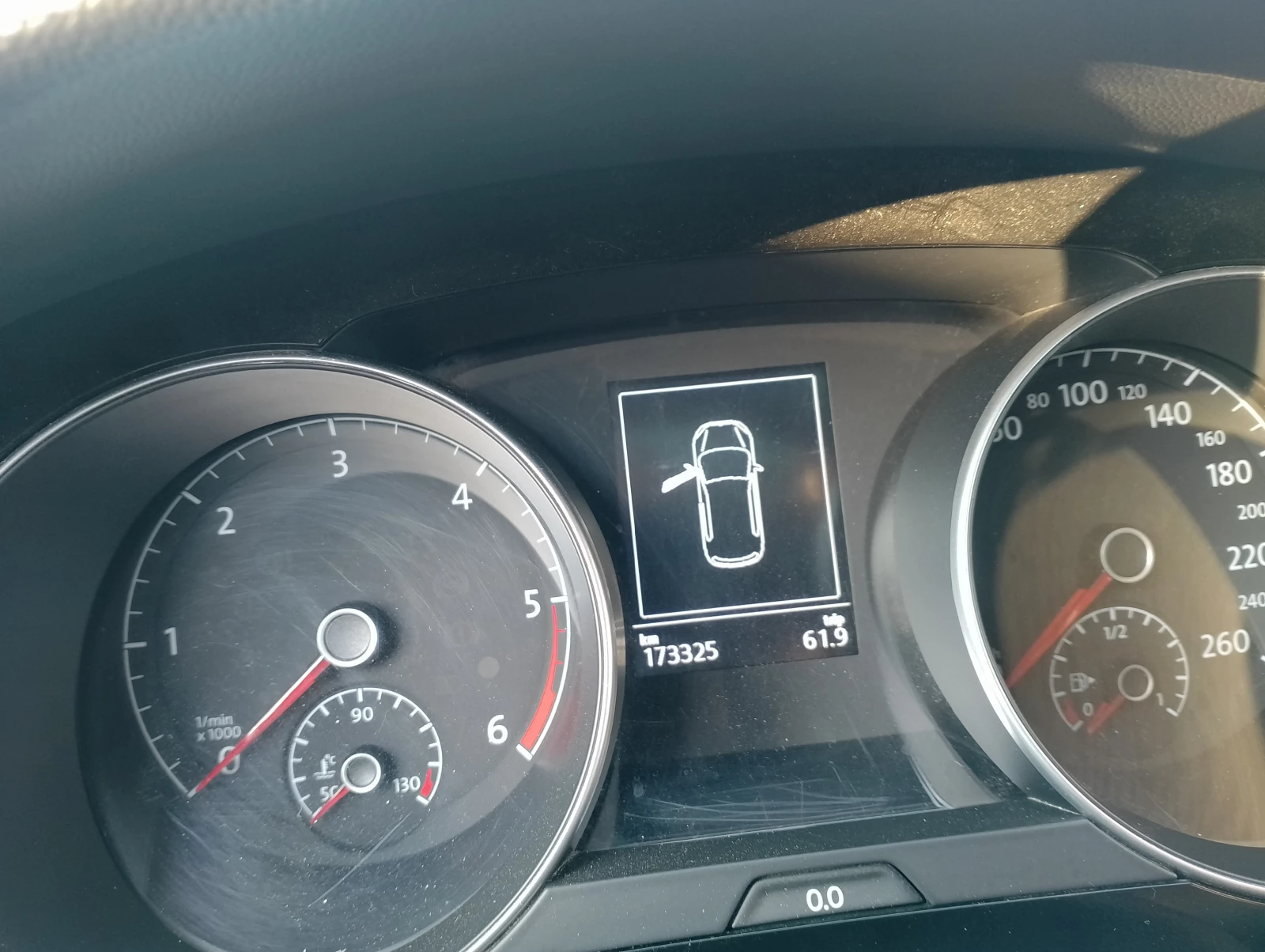 VW Sportsvan 2 TDI 150 k, снимка 15 - Автомобили и джипове - 55395935