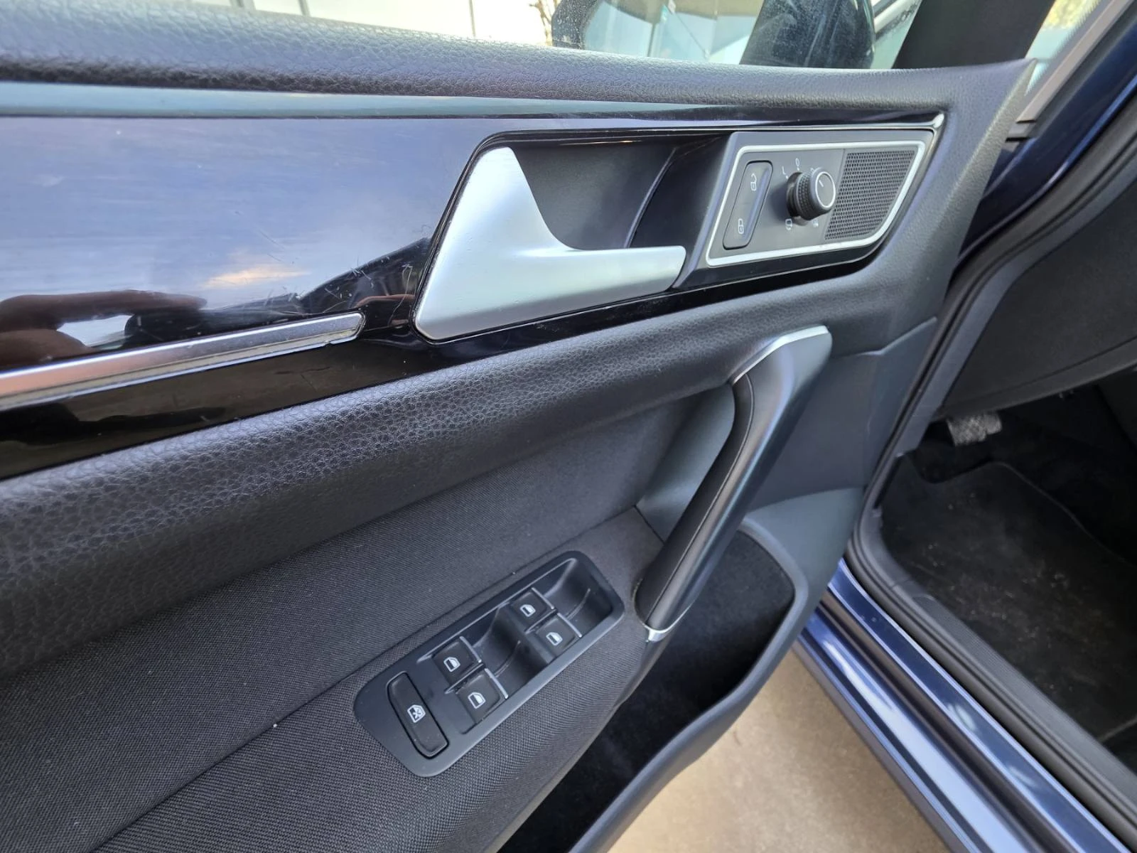 VW Sportsvan 2 TDI 150 k, снимка 14 - Автомобили и джипове - 55395935