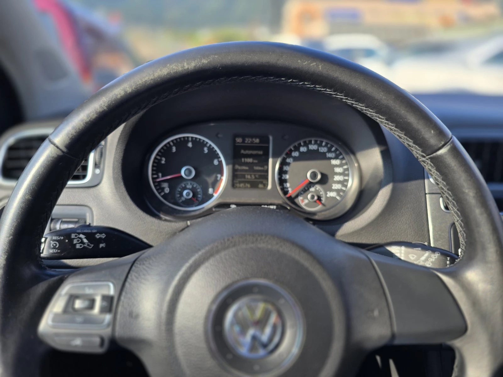 VW Polo 1.6i Bi-FUEL КЛИМАТРОНИК, снимка 12 - Автомобили и джипове - 55698498
