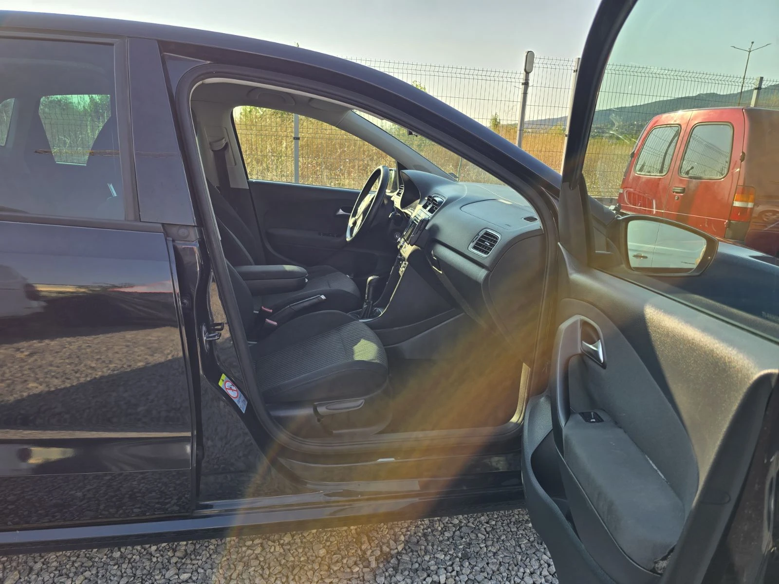 VW Polo 1.6i Bi-FUEL КЛИМАТРОНИК, снимка 9 - Автомобили и джипове - 55698498