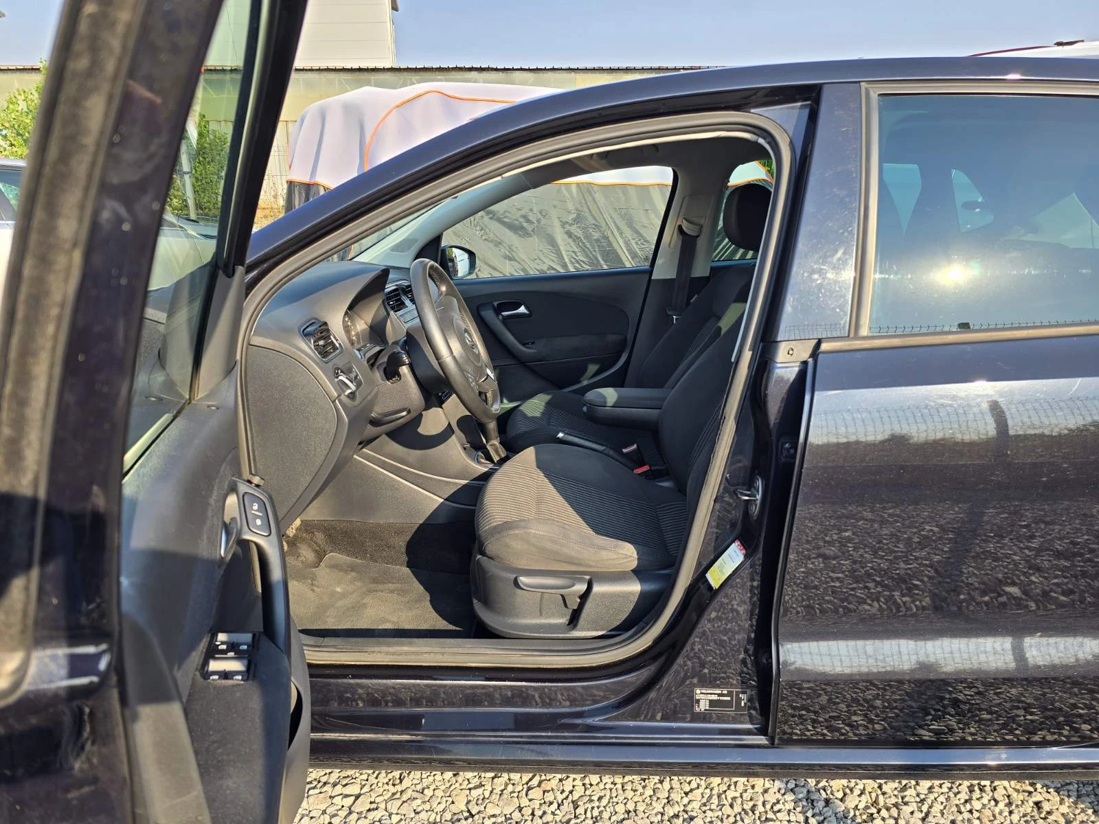 VW Polo 1.6i Bi-FUEL КЛИМАТРОНИК, снимка 5 - Автомобили и джипове - 55698498