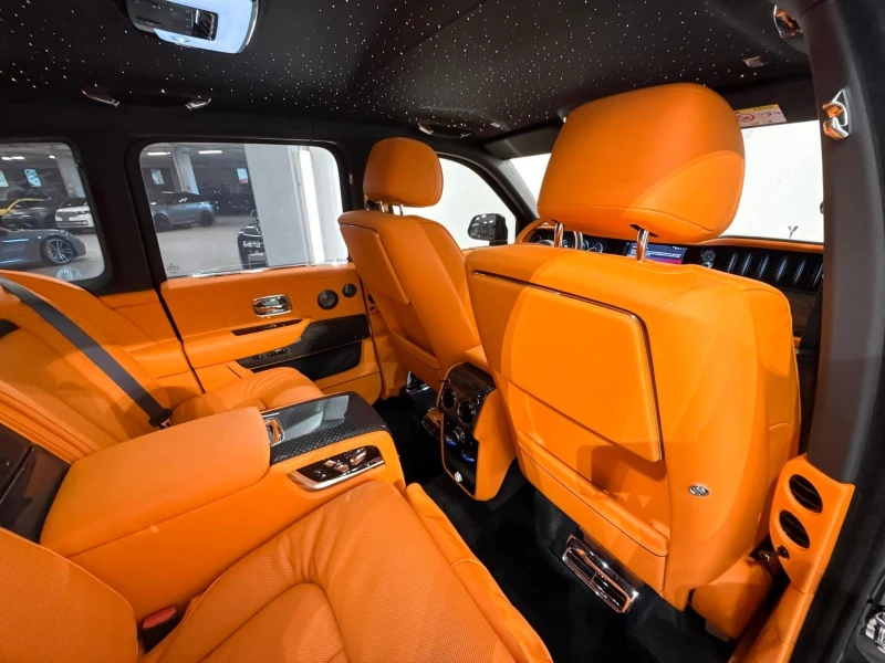 Rolls-Royce Cullinan BLACK BADGE/FACELIFT/BESPOKE/SHOOTING STAR/4-SEATS, снимка 15 - Автомобили и джипове - 52828452