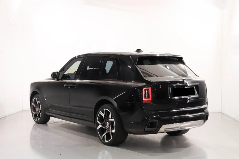 Rolls-Royce Cullinan BLACK BADGE/FACELIFT/BESPOKE/SHOOTING STAR/4-SEATS, снимка 4 - Автомобили и джипове - 52828452