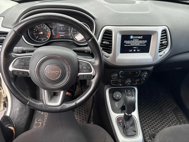 Jeep Compass * Upland Edition * CARFAX * ЦЕНА ДО БГ, снимка 5 - Автомобили и джипове - 53019132