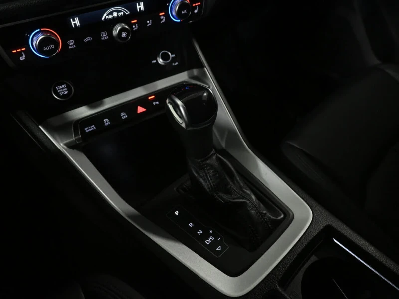 Audi Q3 quattro Komfort* 40 TFSI* АвтоКредит* (ЦЕНА ДО БГ), снимка 14 - Автомобили и джипове - 53262846