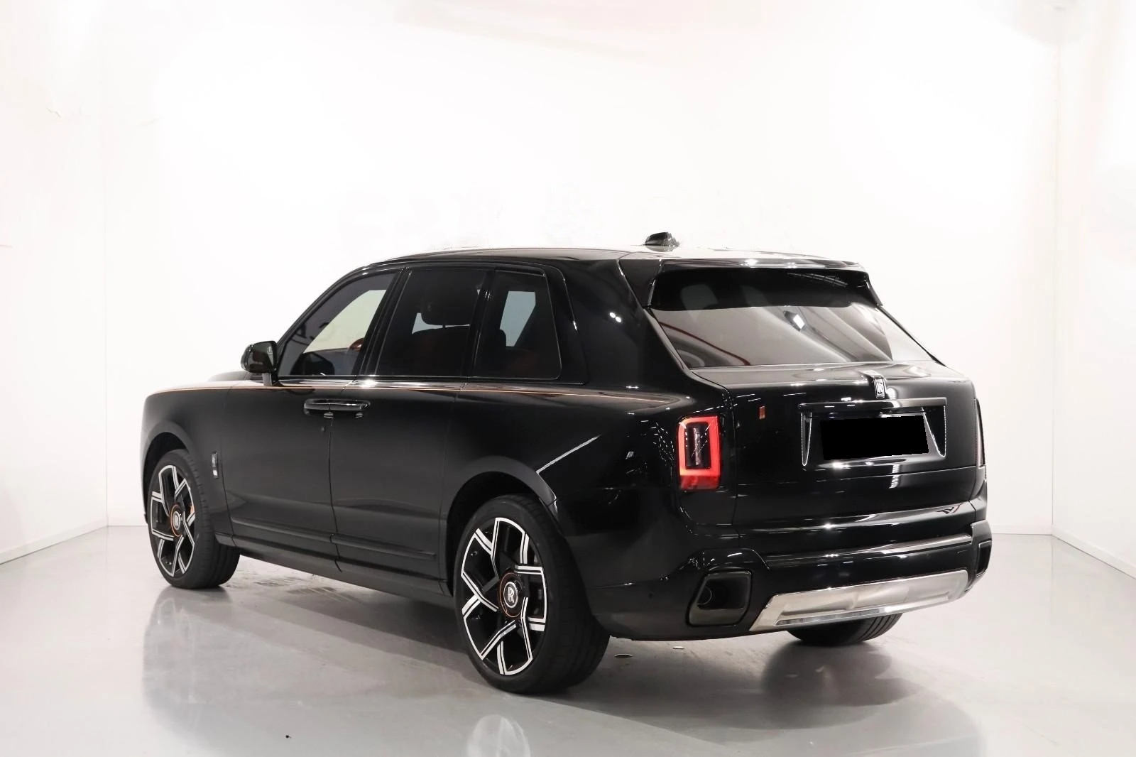 Rolls-Royce Cullinan BLACK BADGE/FACELIFT/BESPOKE/SHOOTING STAR/4-SEATS - изображение 4