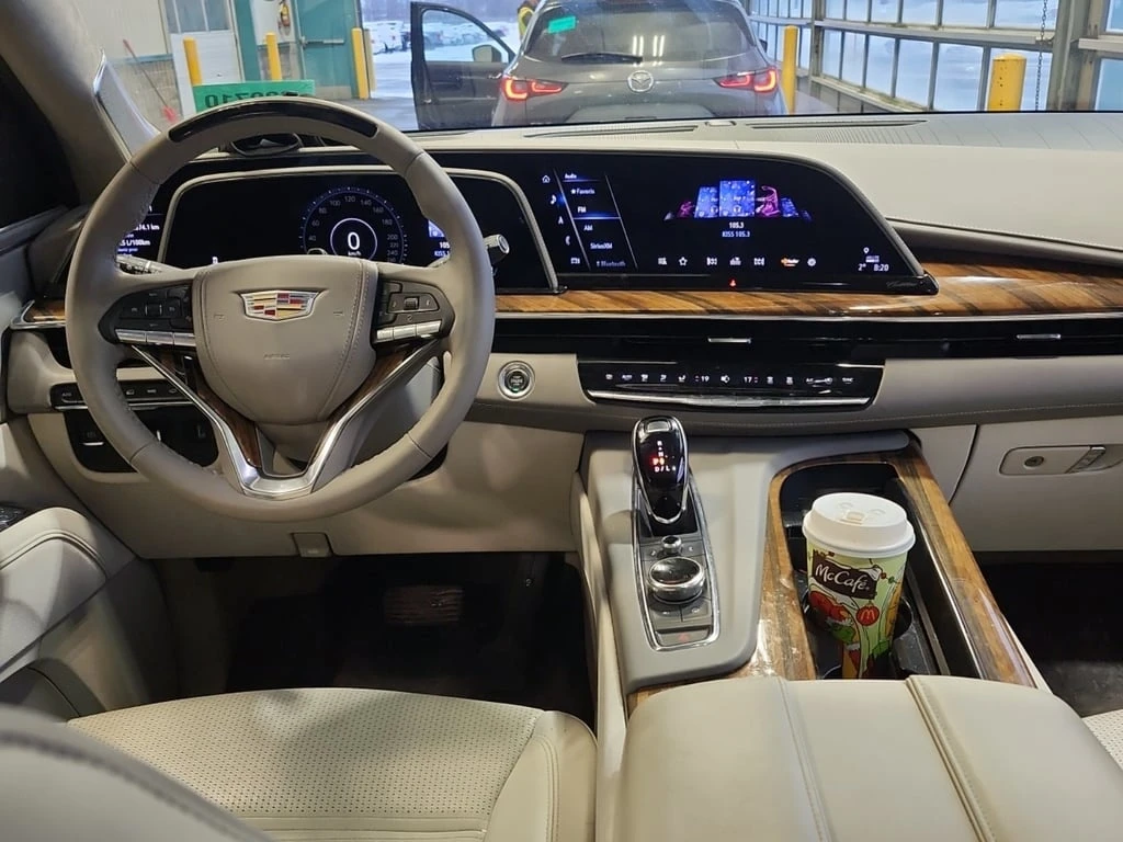 Cadillac Escalade * 4WD SPORT PLATINUM * CARFAX * БЕЗ ПЪРВОНАЧАЛНА В - изображение 9