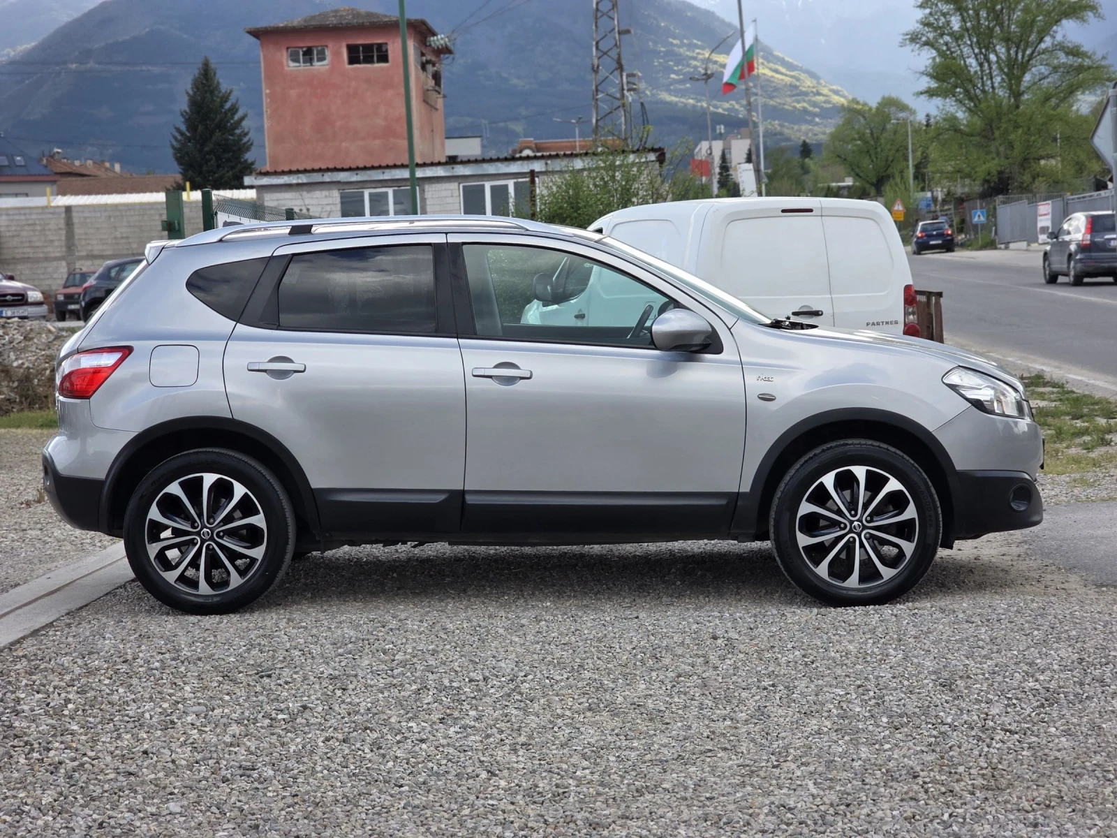 Nissan Qashqai 1.5 dci 110 k.c. N-Tec �������� ������ | Mobile.bg � ����������� 6