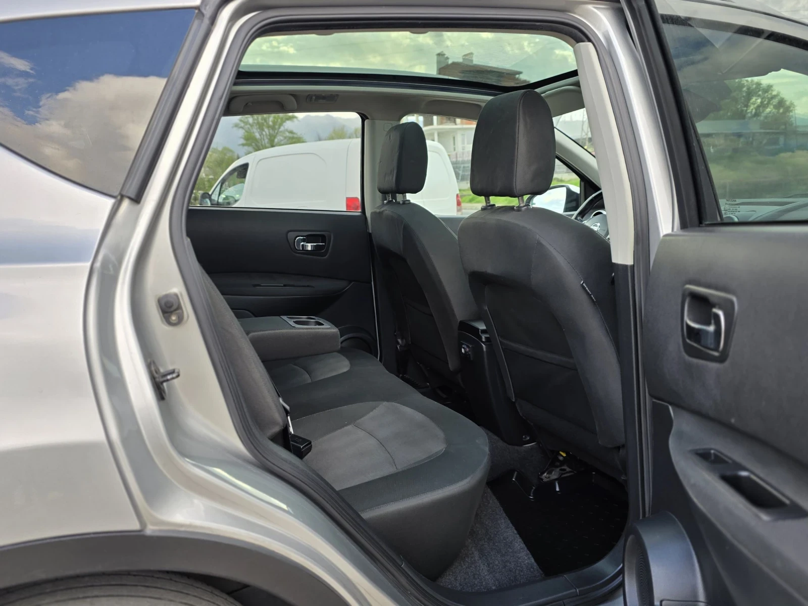 Nissan Qashqai 1.5 dci 110 k.c. N-Tec �������� ������ | Mobile.bg � ����������� 12