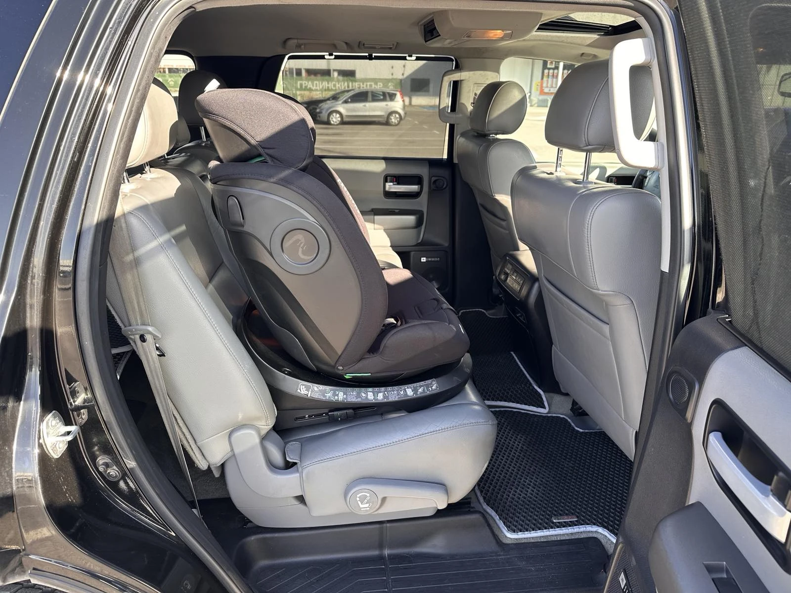 Toyota Sequoia, снимка 10 - Автомобили и джипове - 54279595