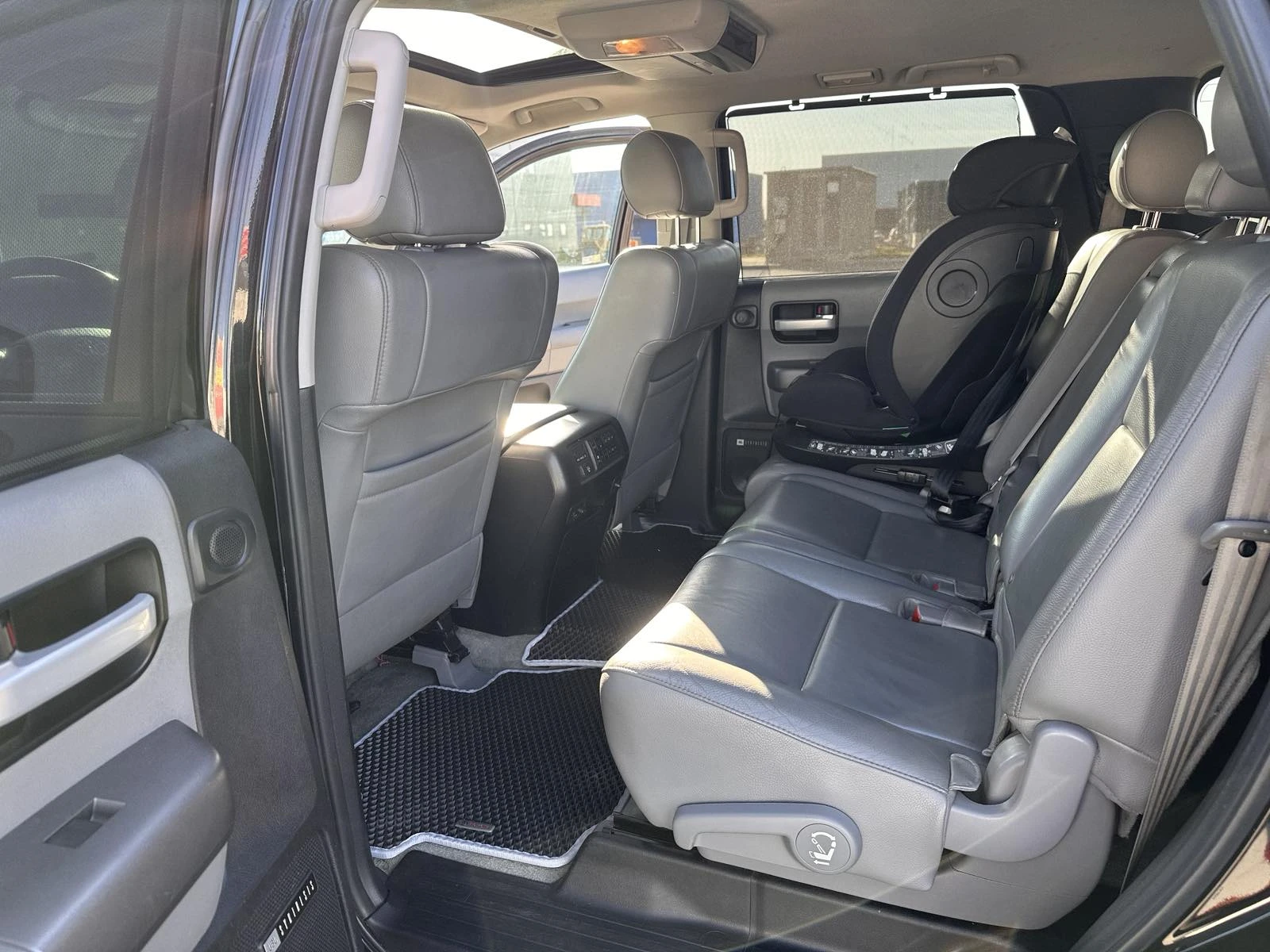 Toyota Sequoia, снимка 9 - Автомобили и джипове - 54279595