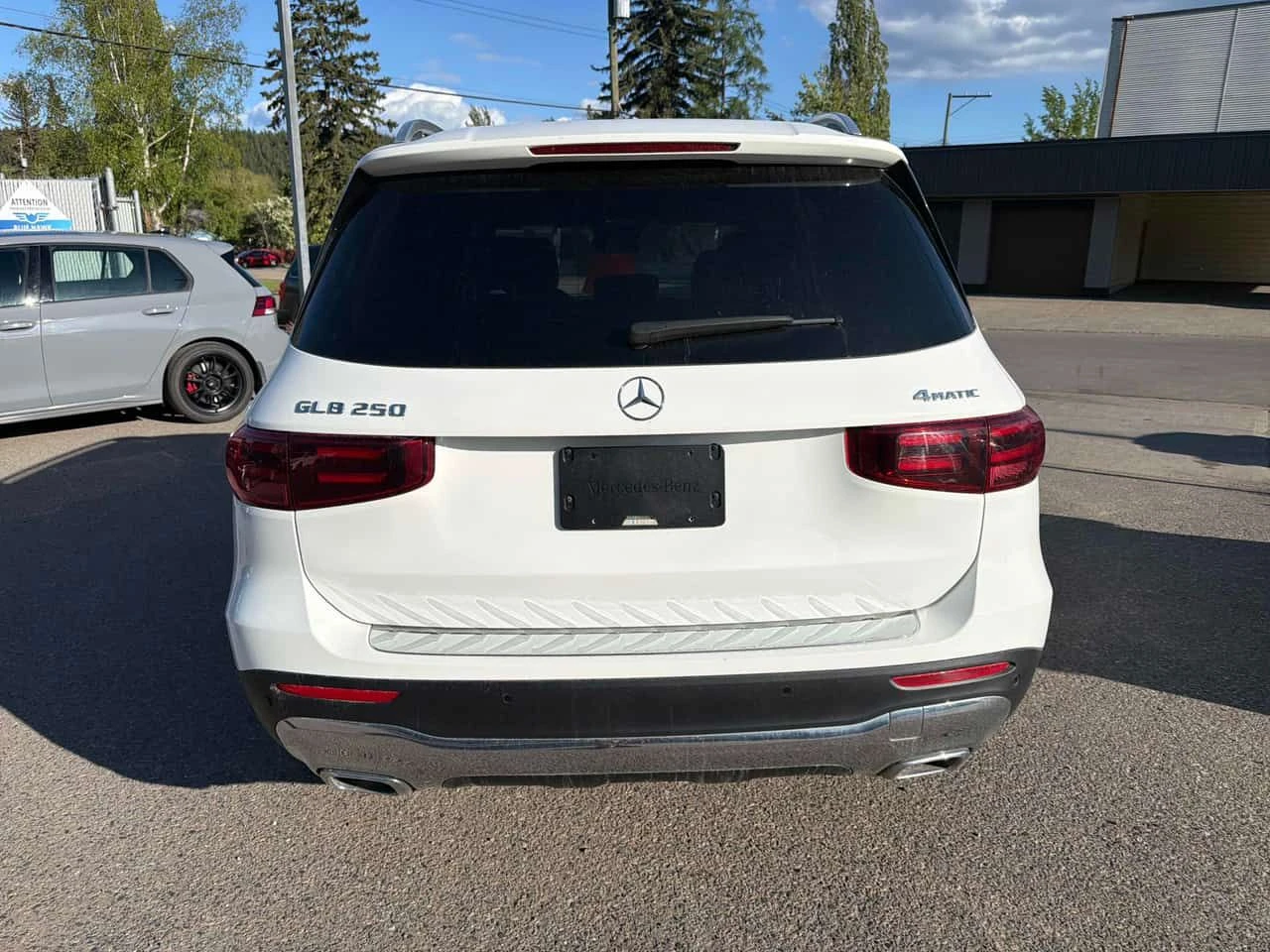 Mercedes-Benz GLB 250 DISTRONIC/ПОДГРЕВИ/АВТОКРЕДИТ, снимка 4 - Автомобили и джипове - 54666816