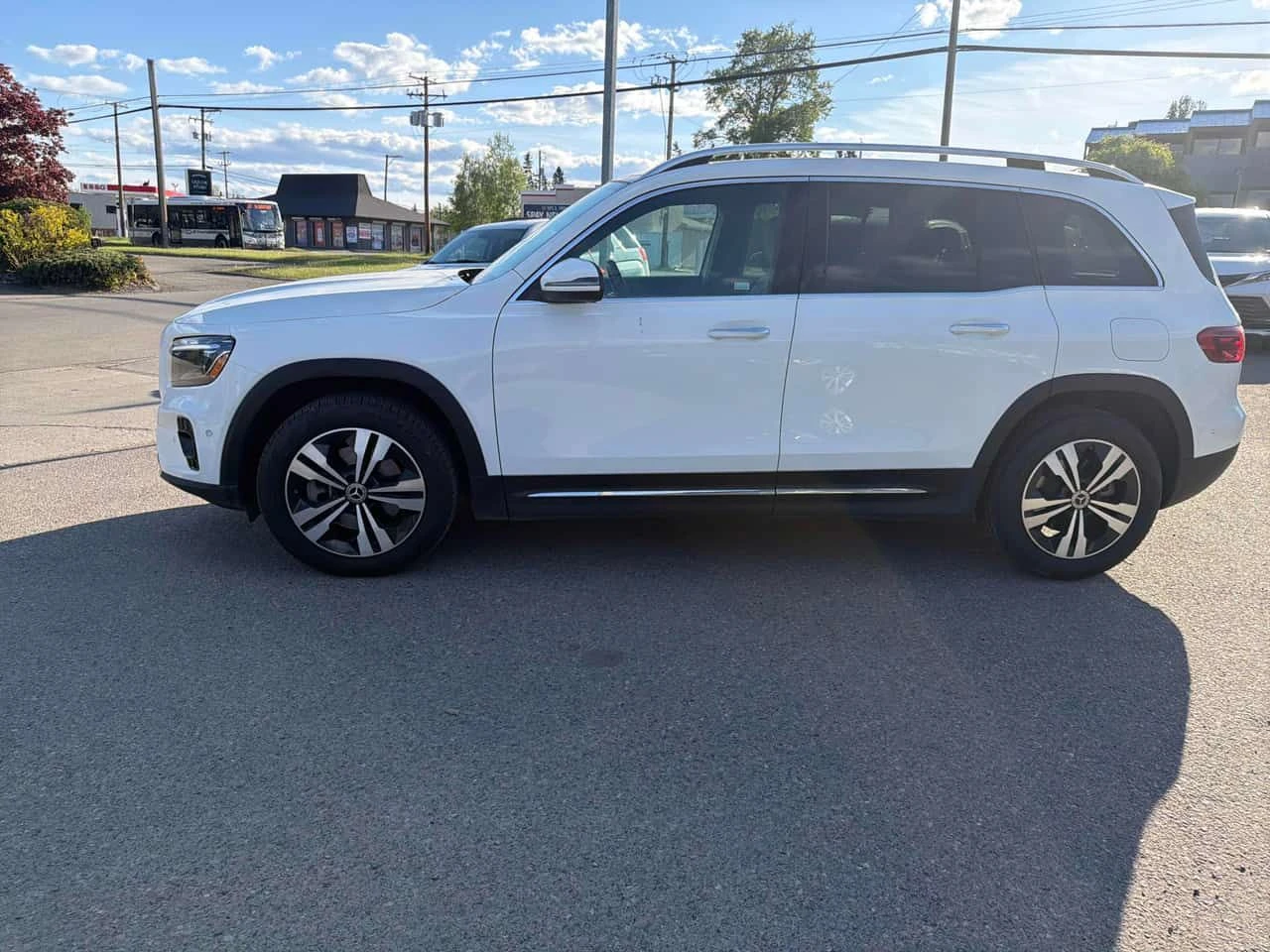 Mercedes-Benz GLB 250 DISTRONIC/ПОДГРЕВИ/АВТОКРЕДИТ, снимка 2 - Автомобили и джипове - 54666816