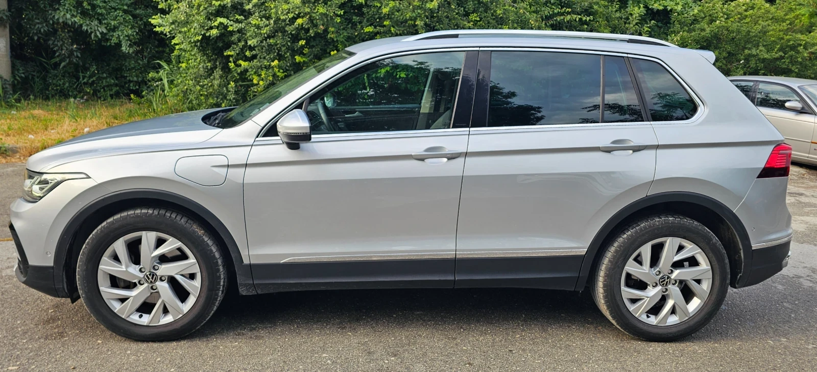 VW Tiguan Plug in Hybrid , снимка 4 - Автомобили и джипове - 55166211