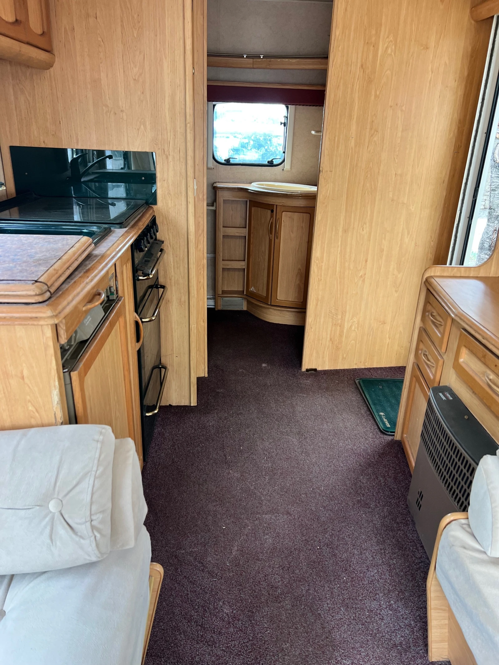 Каравана Други Swift, снимка 4 - Каравани и кемпери - 53704727